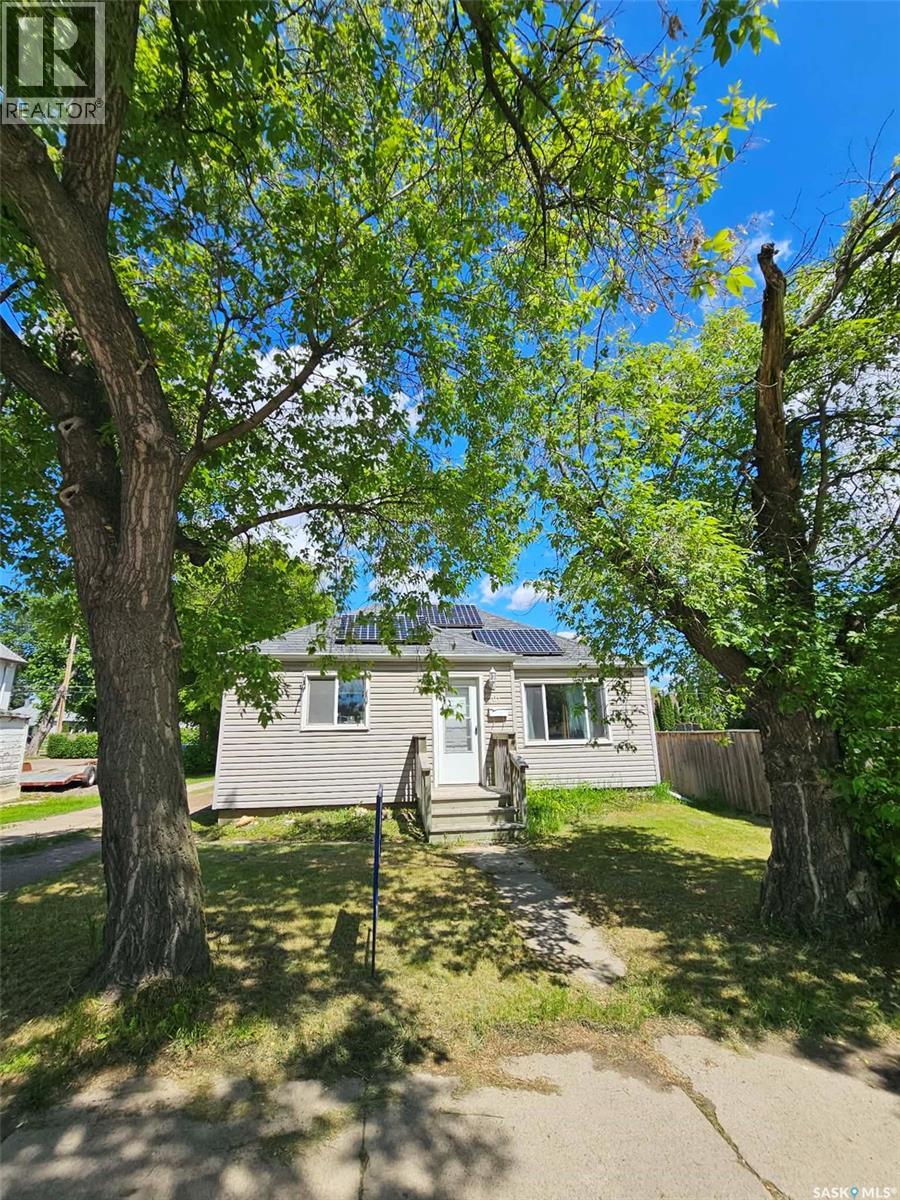 201 Broadway Street W Property Photo 1
