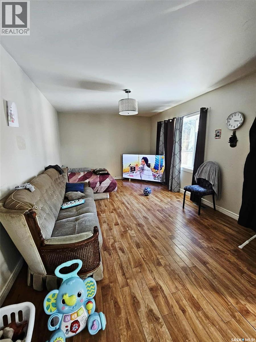 201 Broadway Street W Property Photo 2