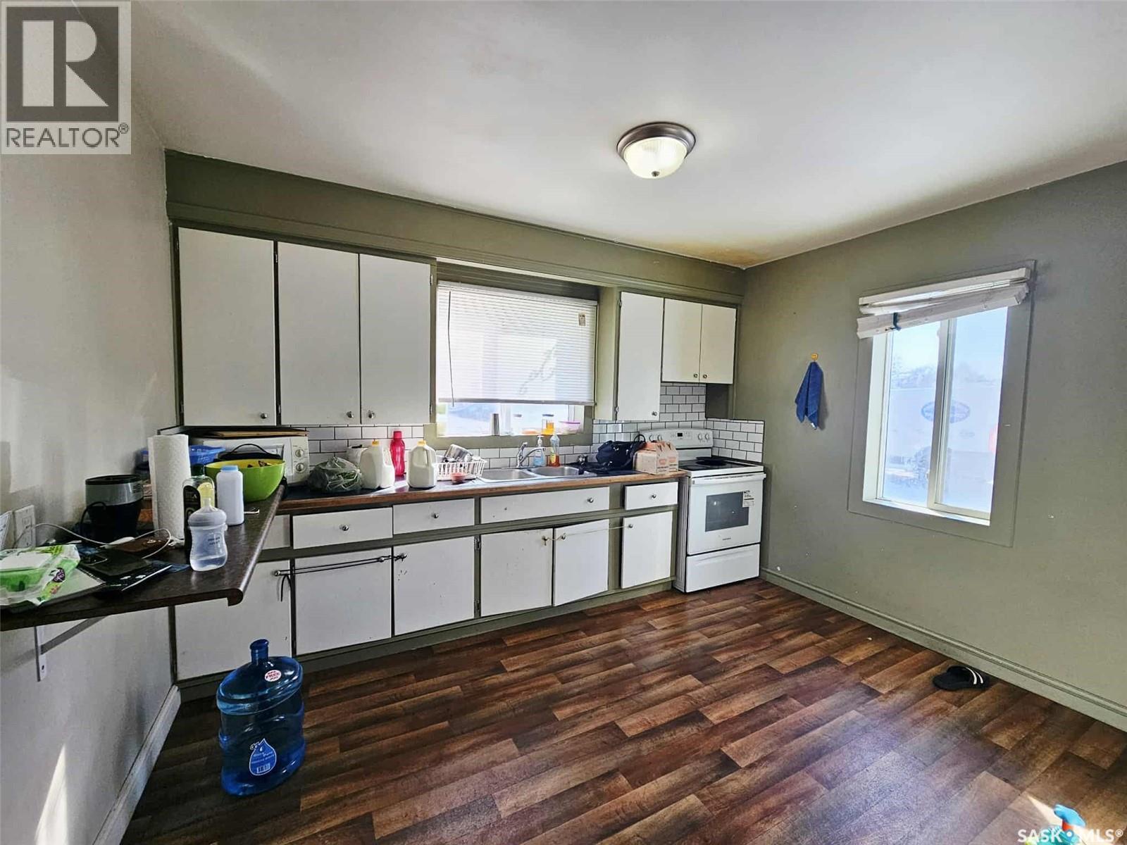 201 Broadway Street W Property Photo 4