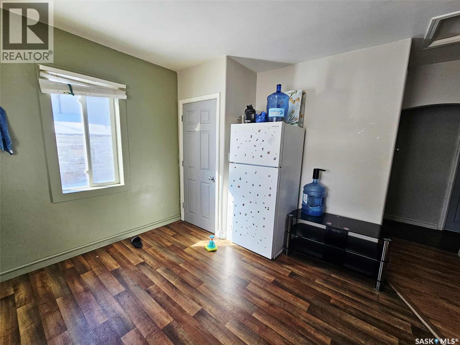 201 Broadway Street W Property Photo 5