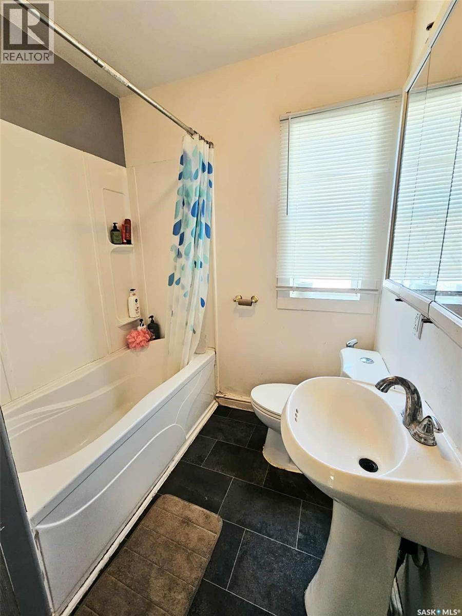 201 Broadway Street W Property Photo 8
