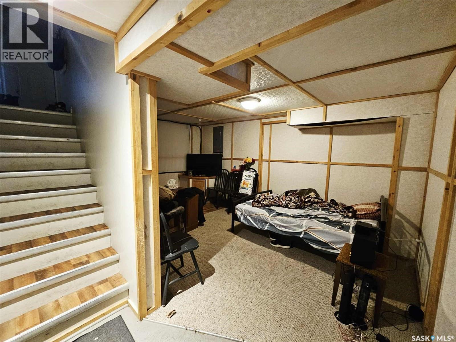 201 Broadway Street W Property Photo 10