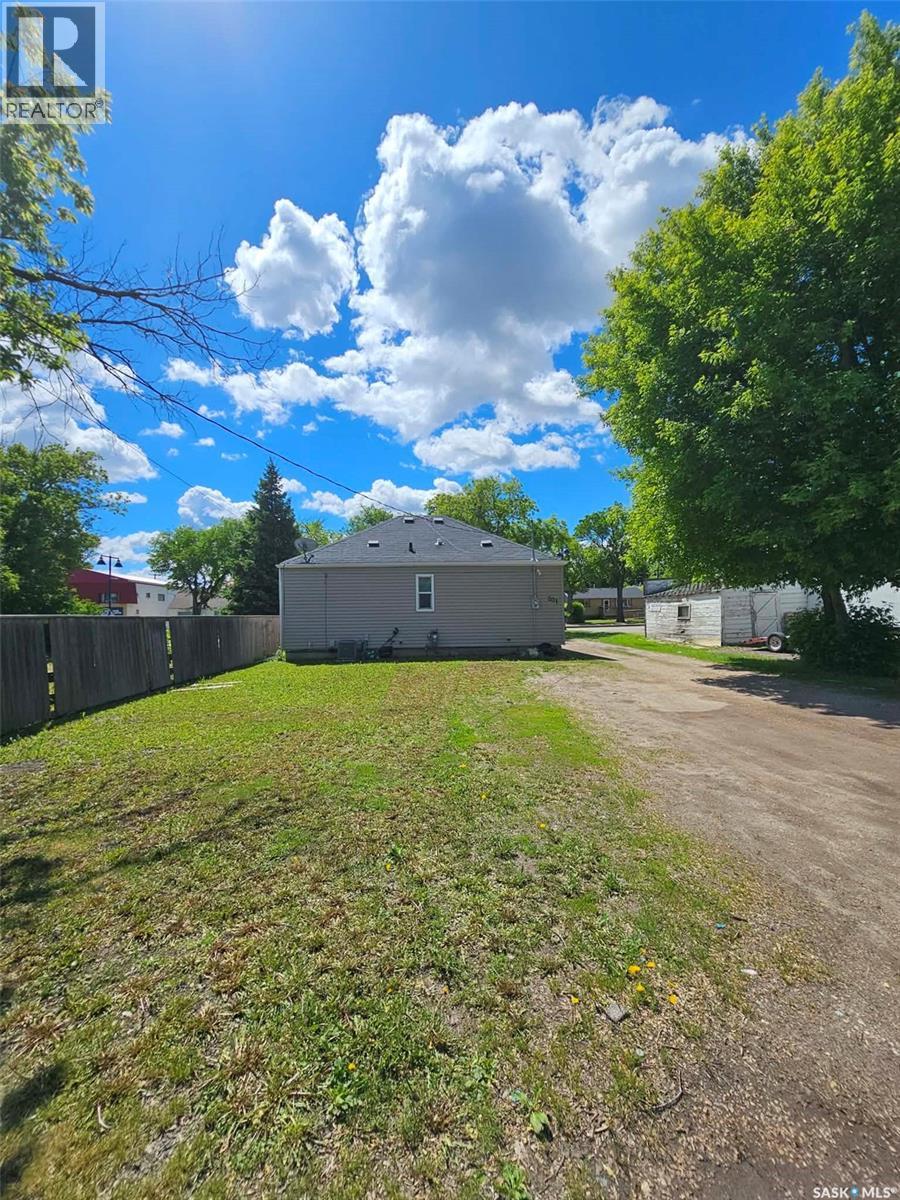 201 Broadway Street W Property Photo 20