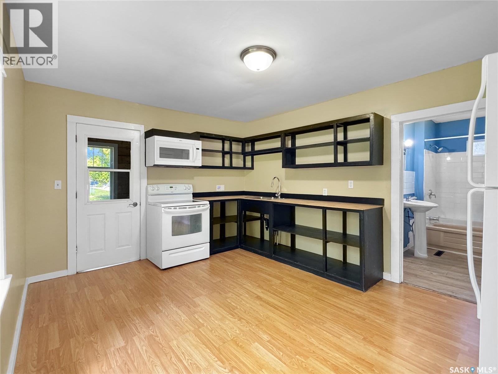 309 3rd Street W Property Photo 3