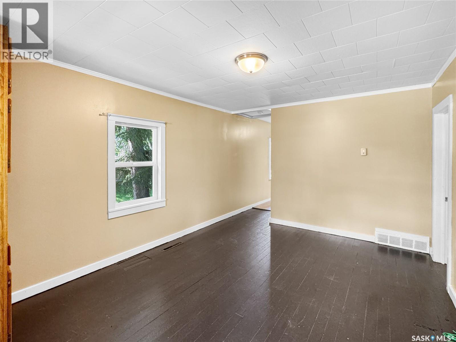 309 3rd Street W Property Photo 4