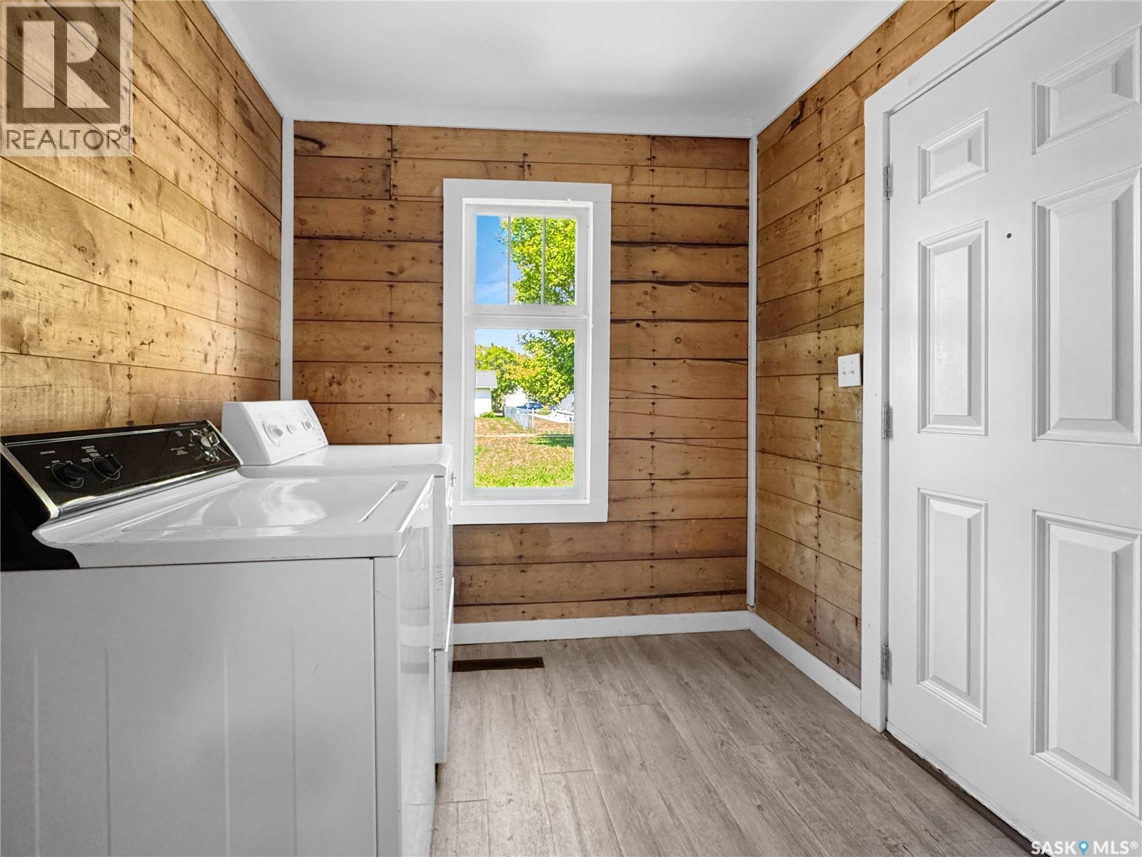 309 3rd Street W Property Photo 10