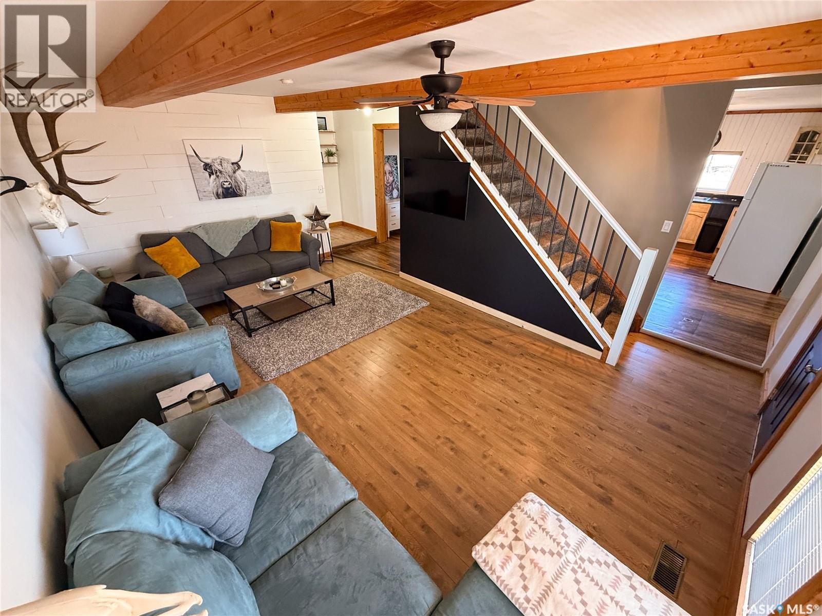 103 1st Street E Property Photo 1
