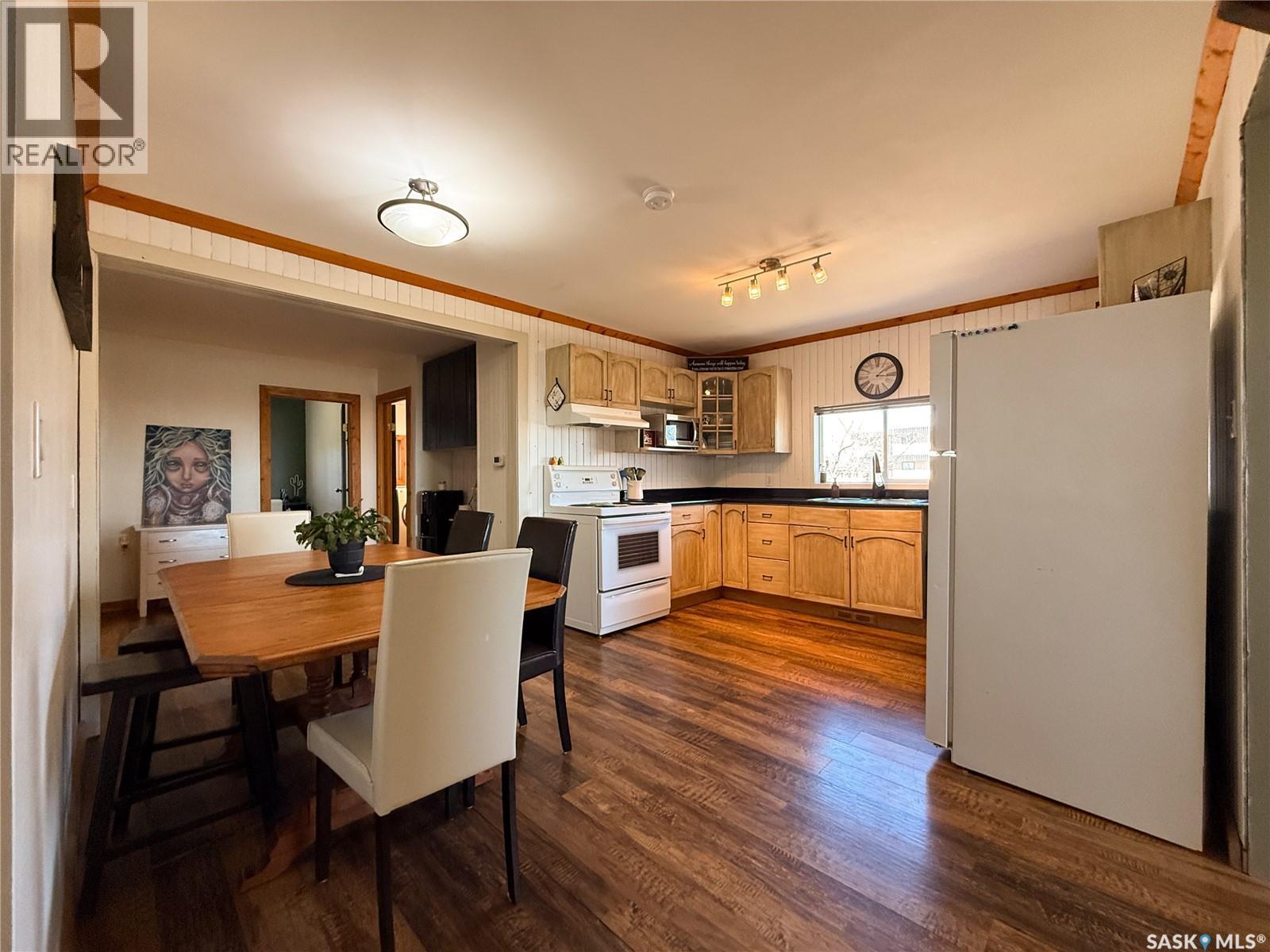 103 1st Street E Property Photo 9