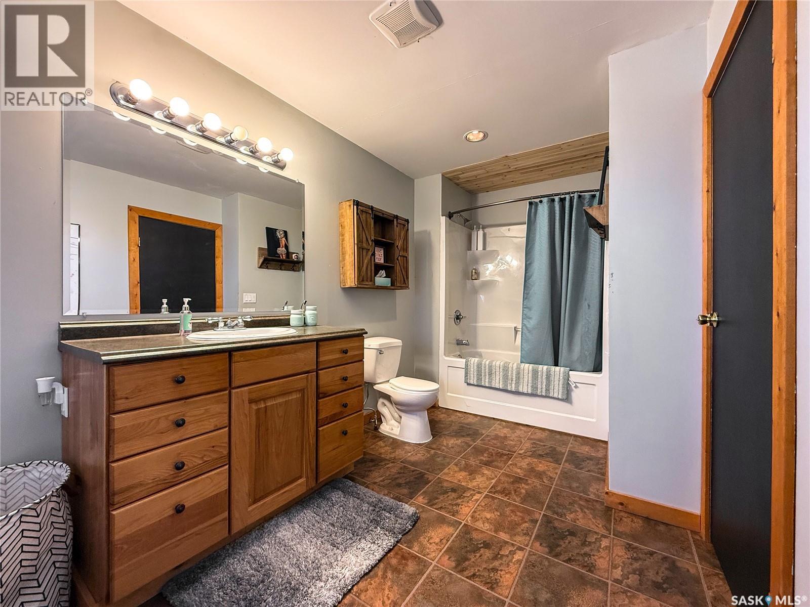 103 1st Street E Property Photo 21