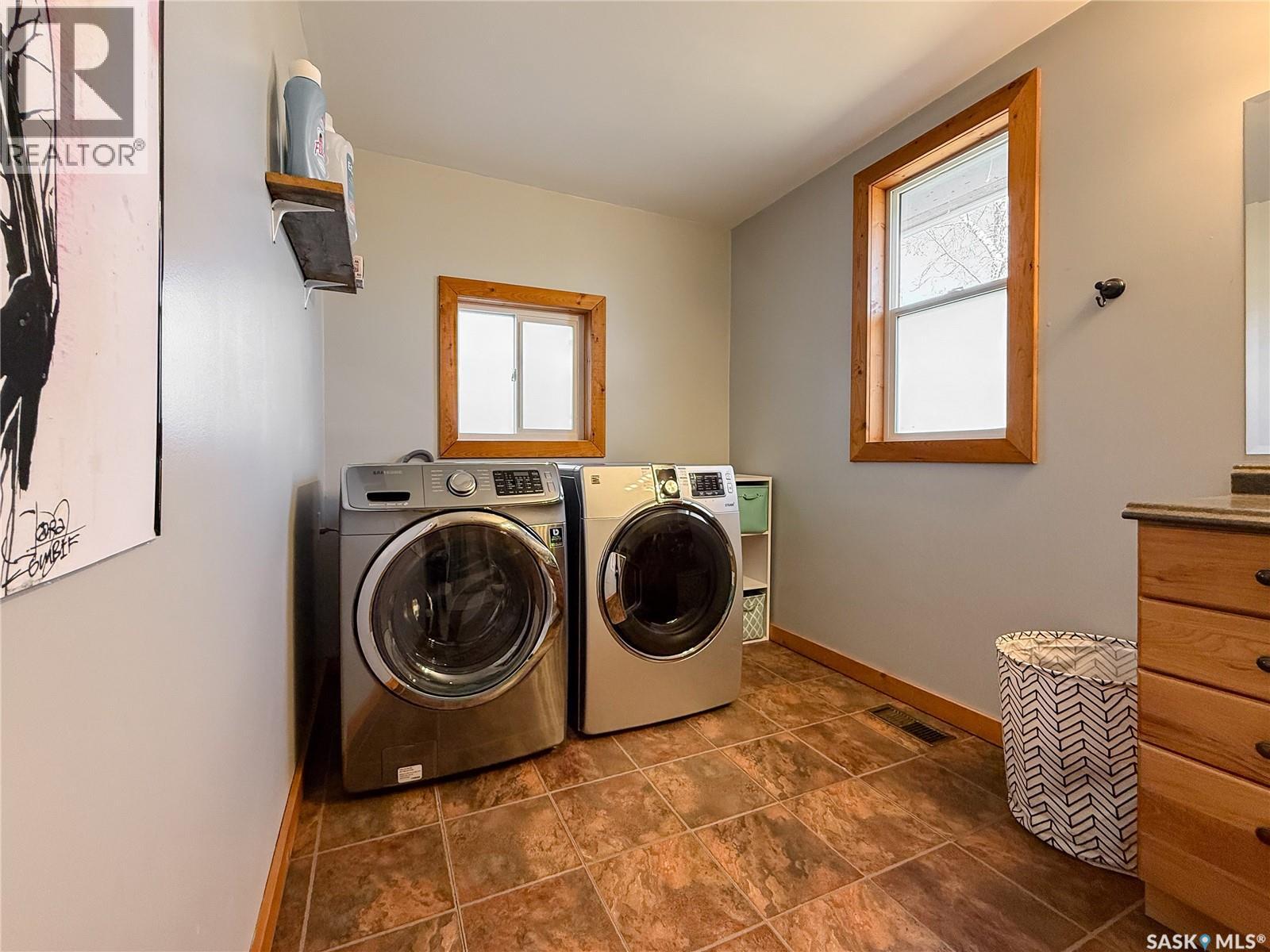 103 1st Street E Property Photo 22