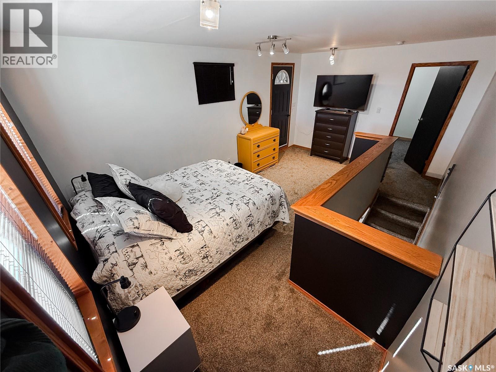 103 1st Street E Property Photo 27
