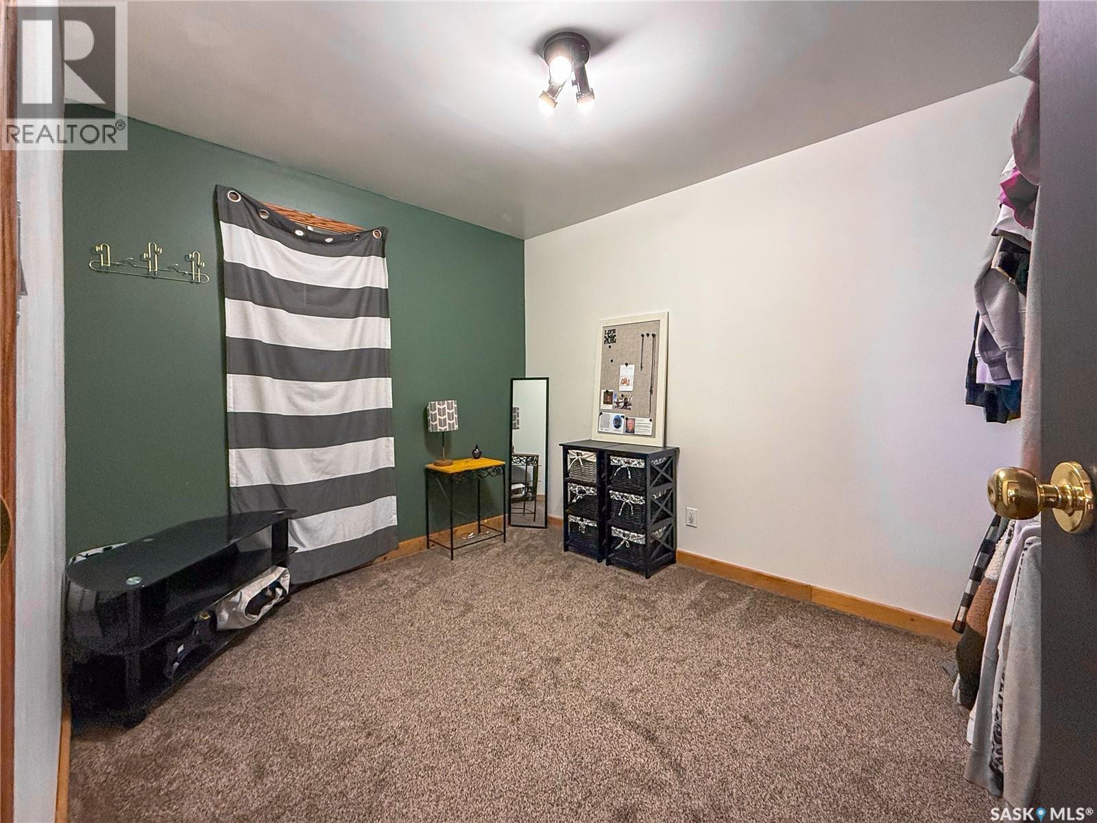 103 1st Street E Property Photo 28