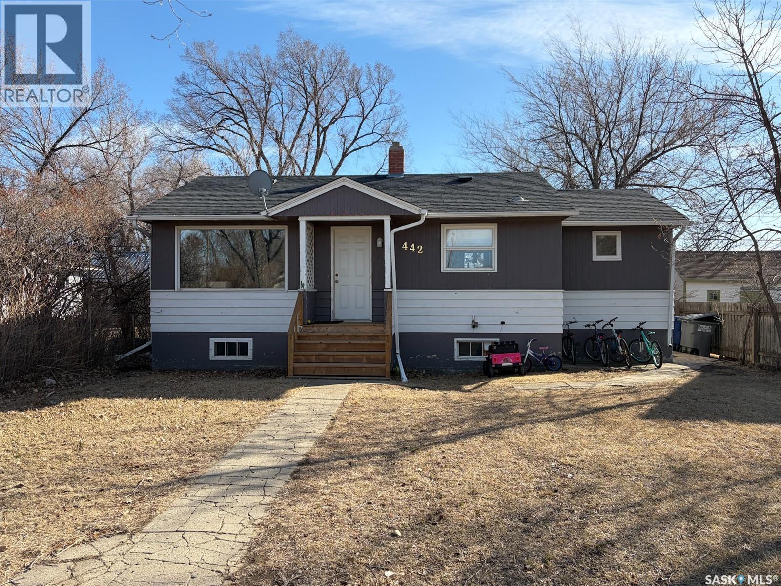 442 Front STREET W Property Photo 1