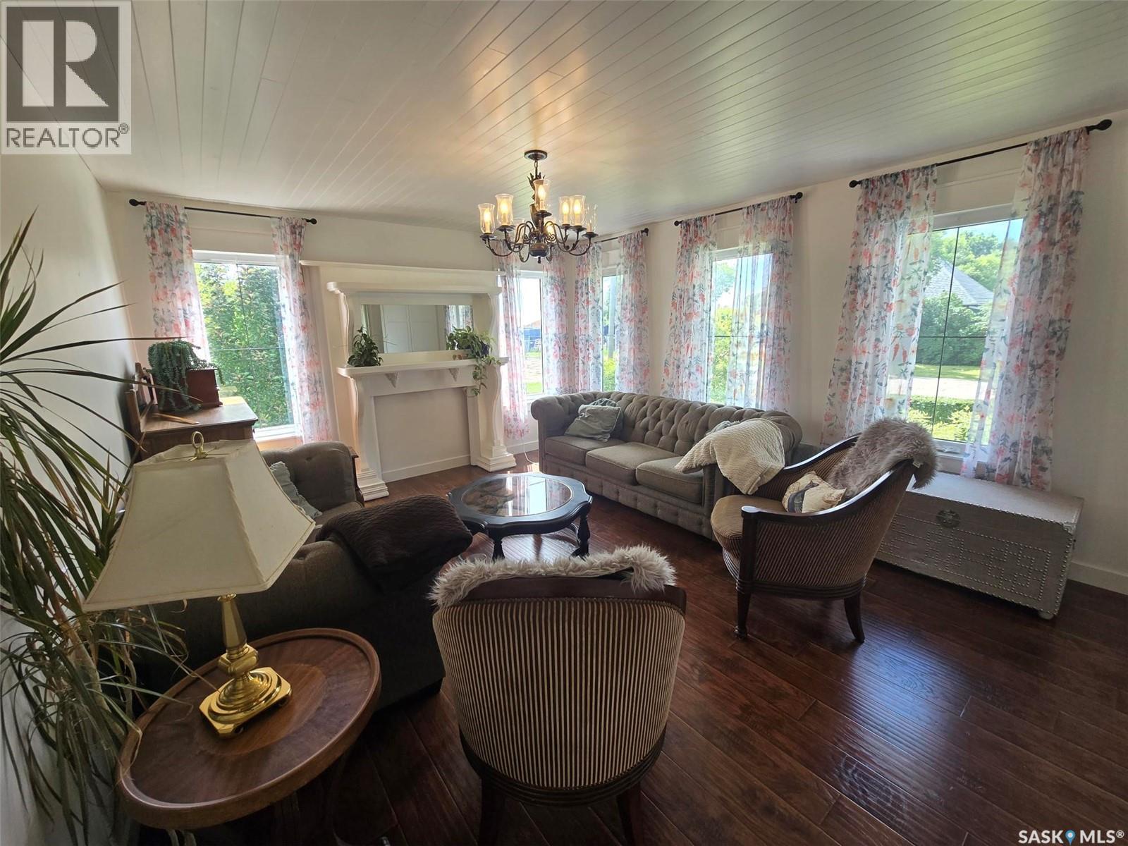 1306 Assiniboia Avenue Property Photo 3