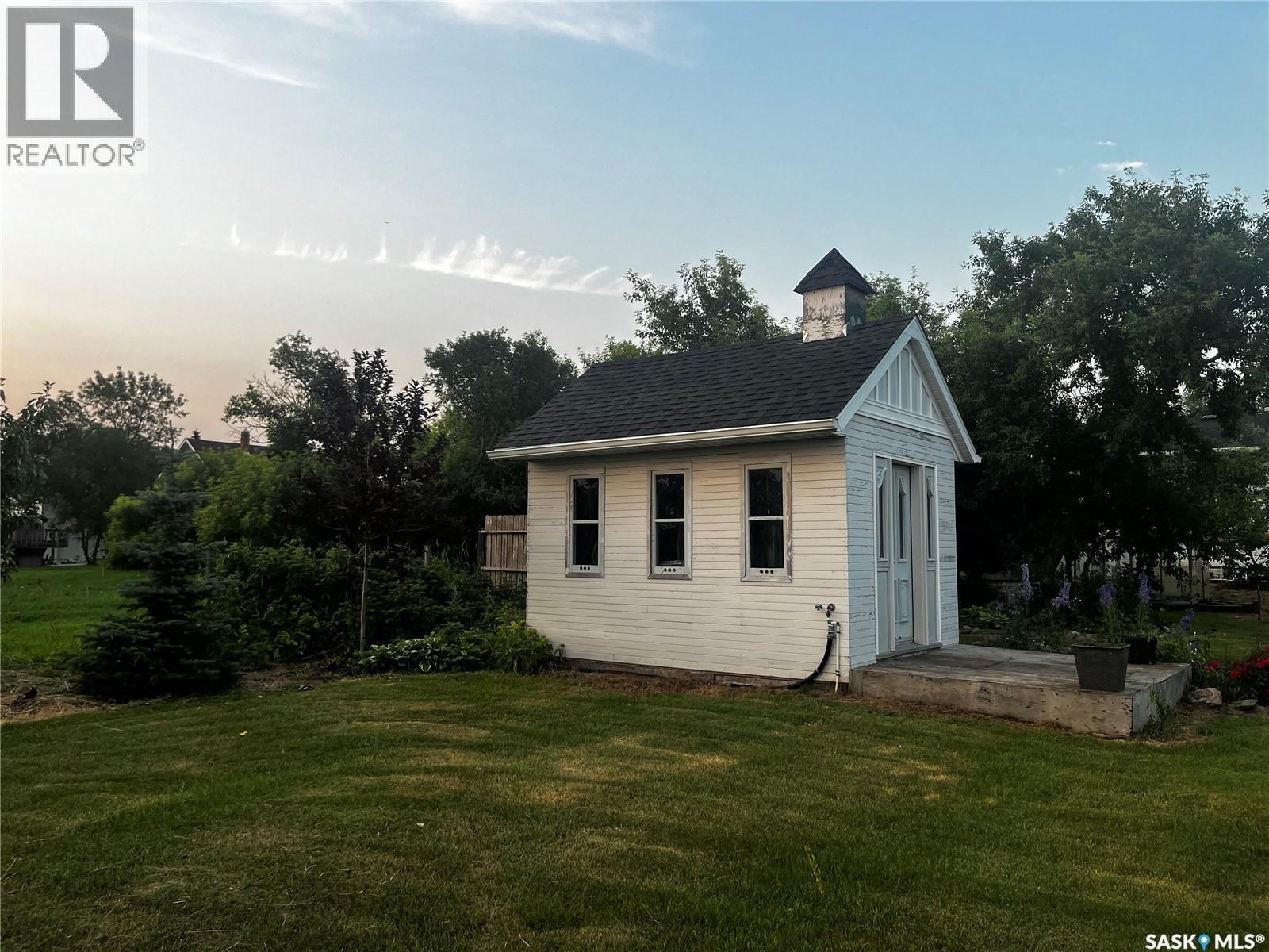 1306 Assiniboia Avenue Property Photo 8