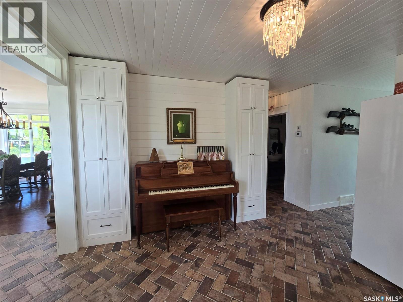 1306 Assiniboia Avenue Property Photo 28