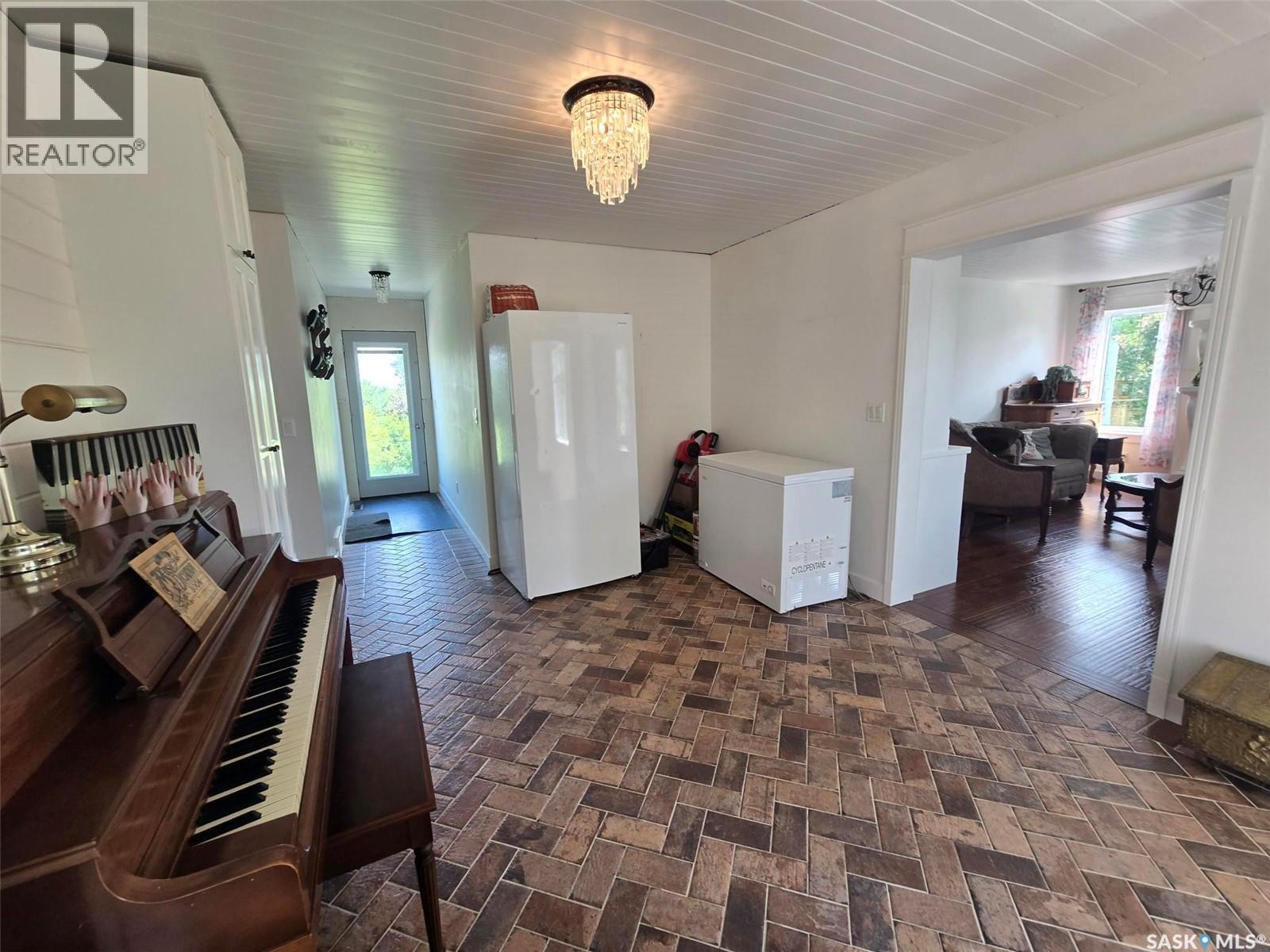 1306 Assiniboia Avenue Property Photo 30