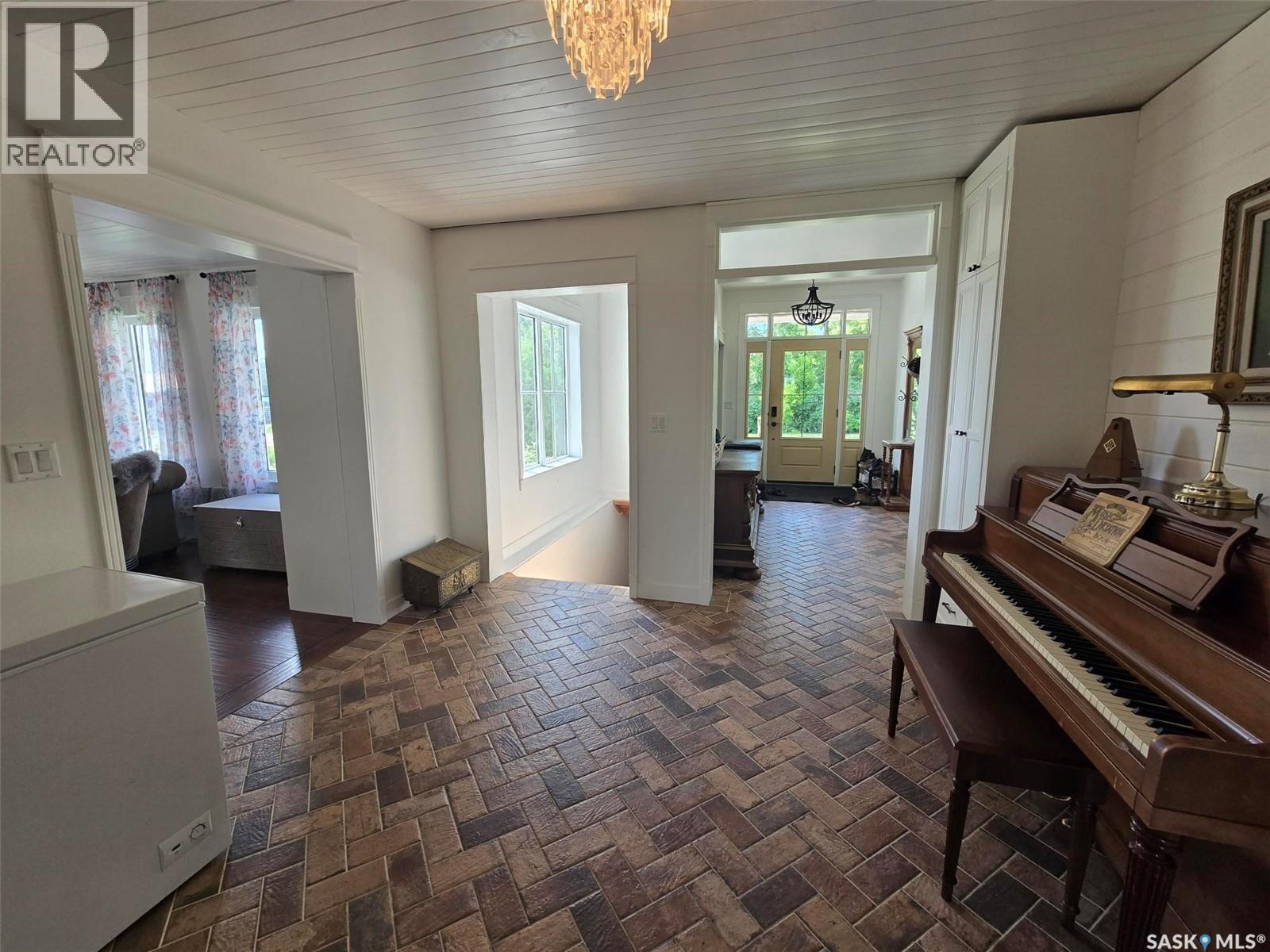1306 Assiniboia Avenue Property Photo 32