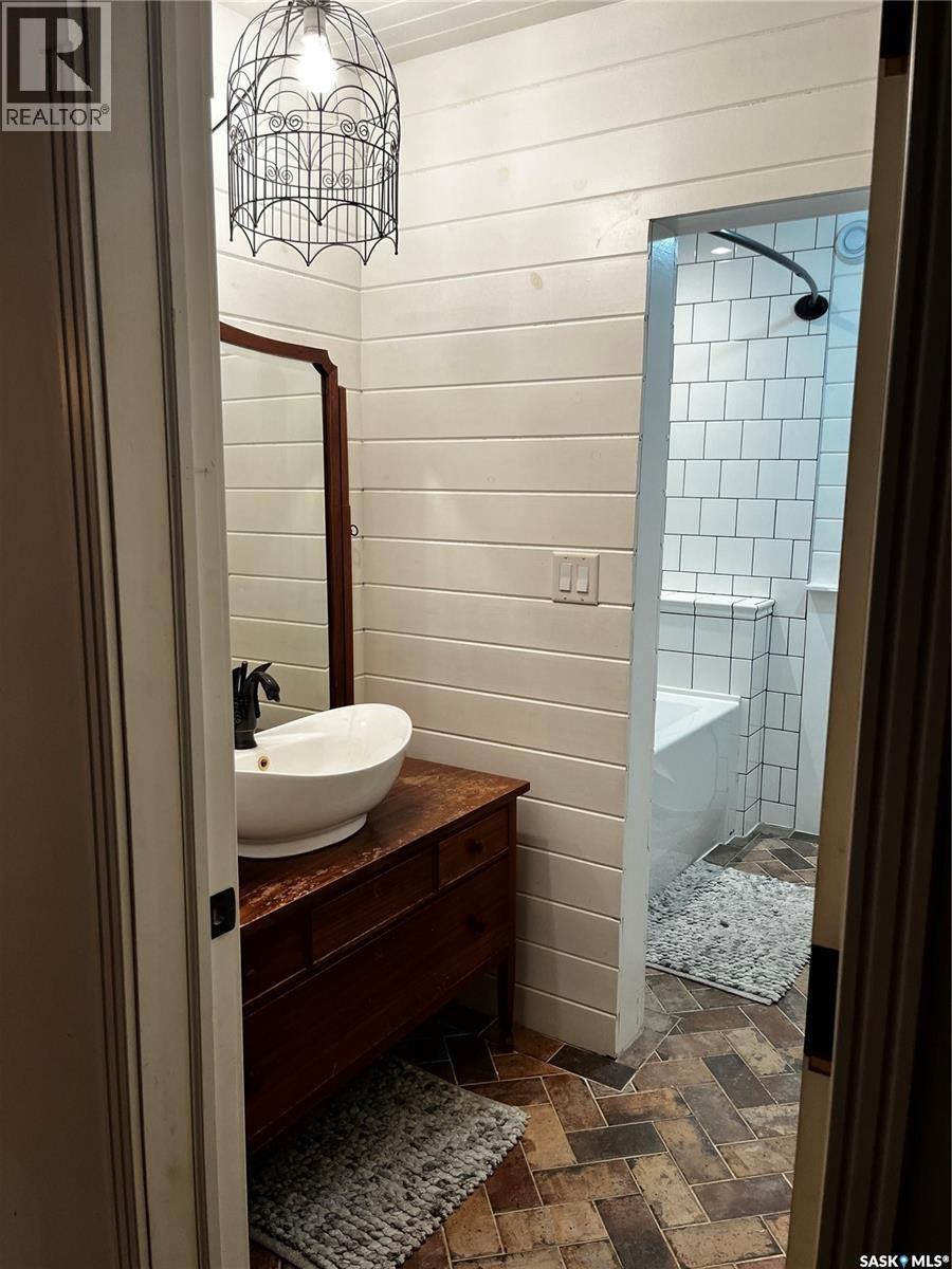 1306 Assiniboia Avenue Property Photo 41