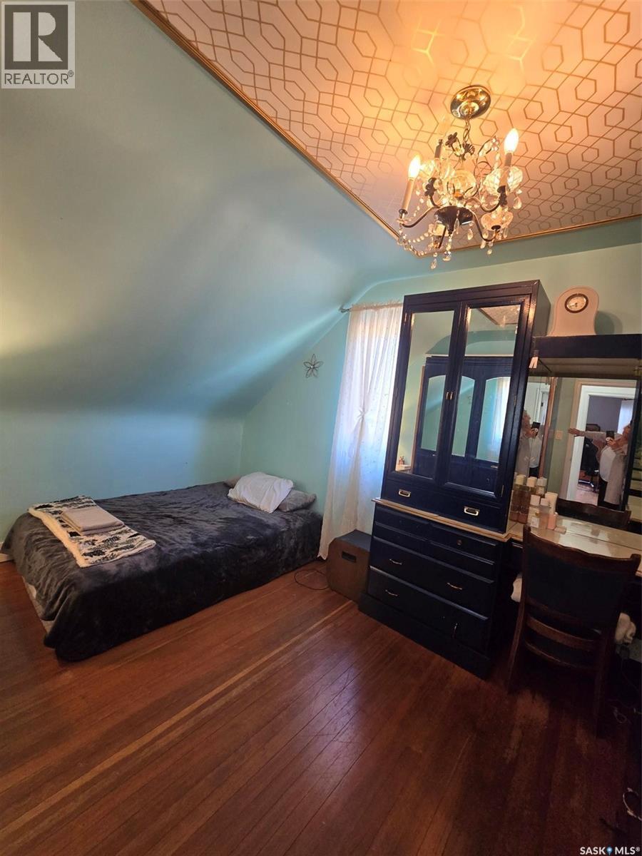 1306 Assiniboia Avenue Property Photo 60