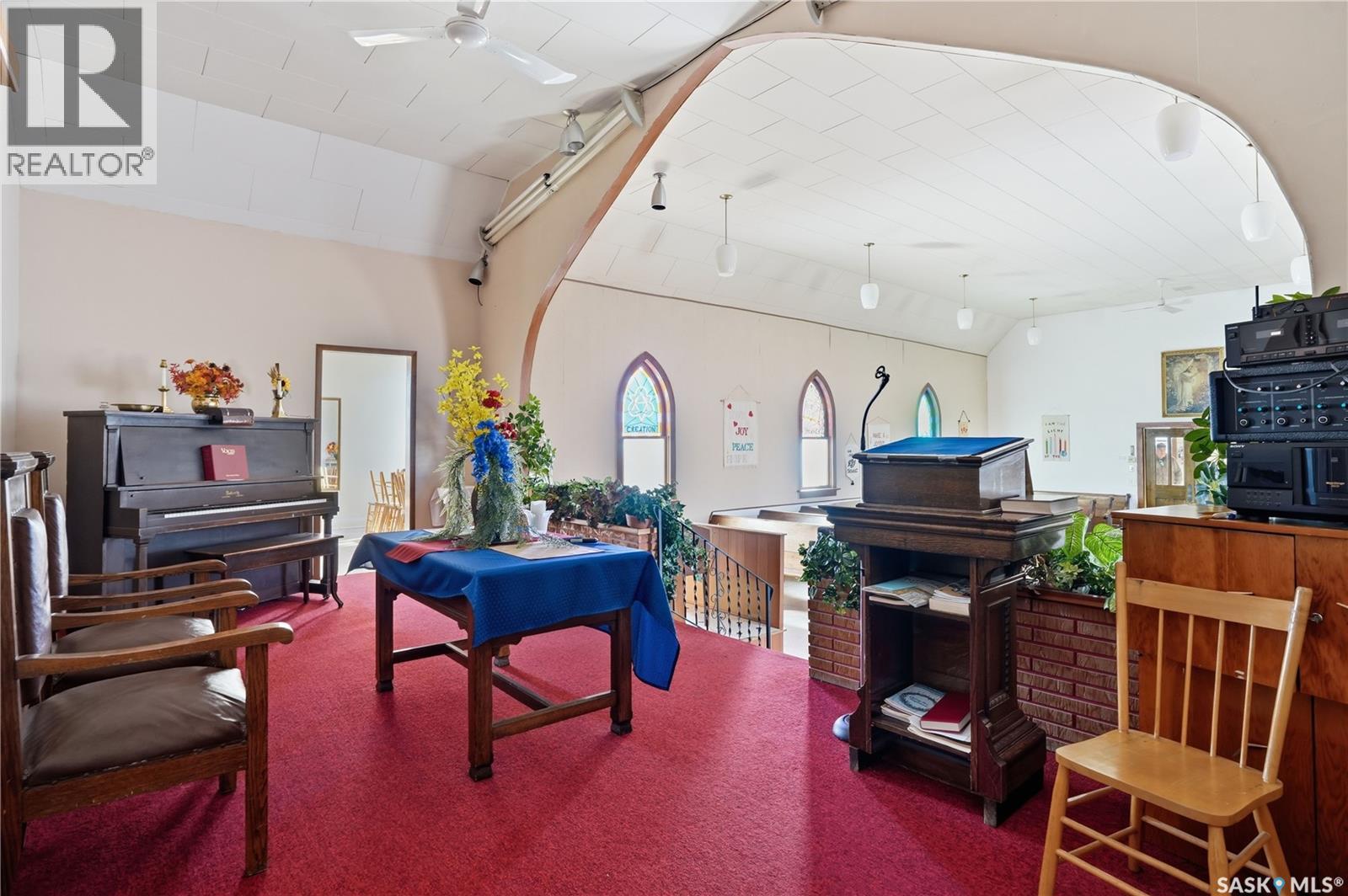12 3rd Avenue E Property Photo 10