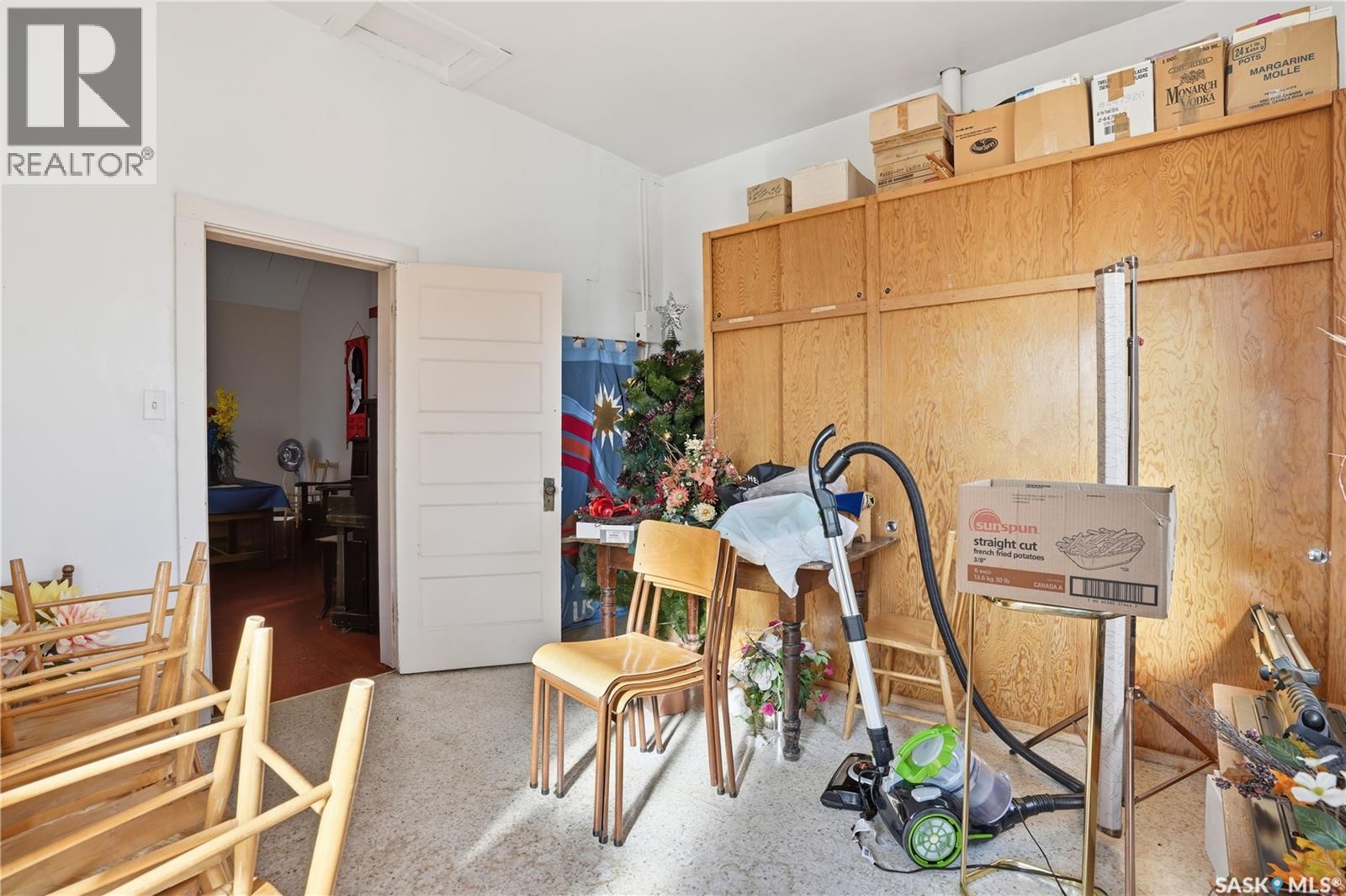 12 3rd Avenue E Property Photo 12
