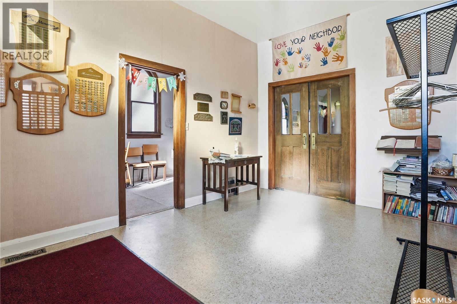 12 3rd Avenue E Property Photo 13