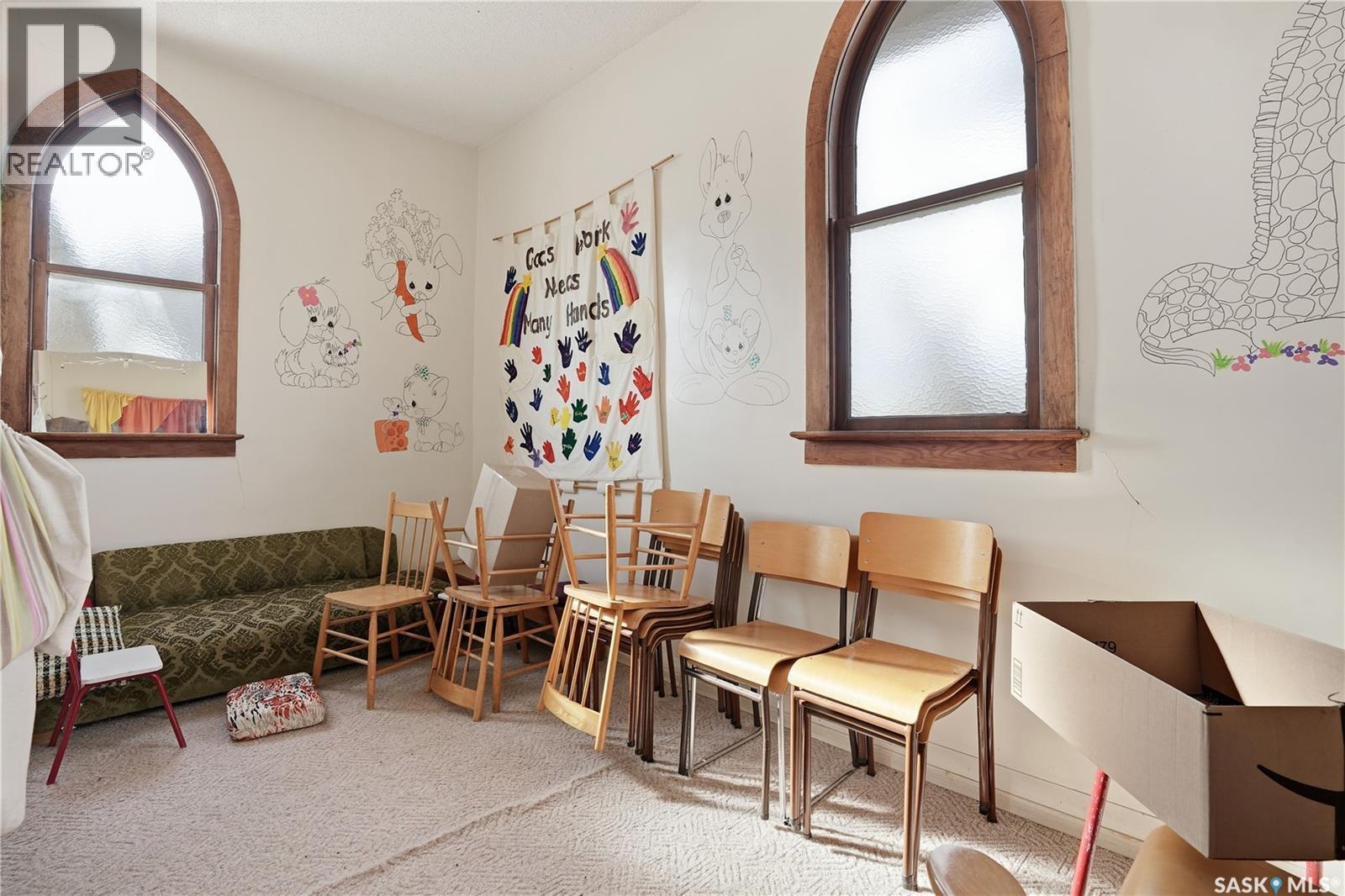 12 3rd Avenue E Property Photo 15