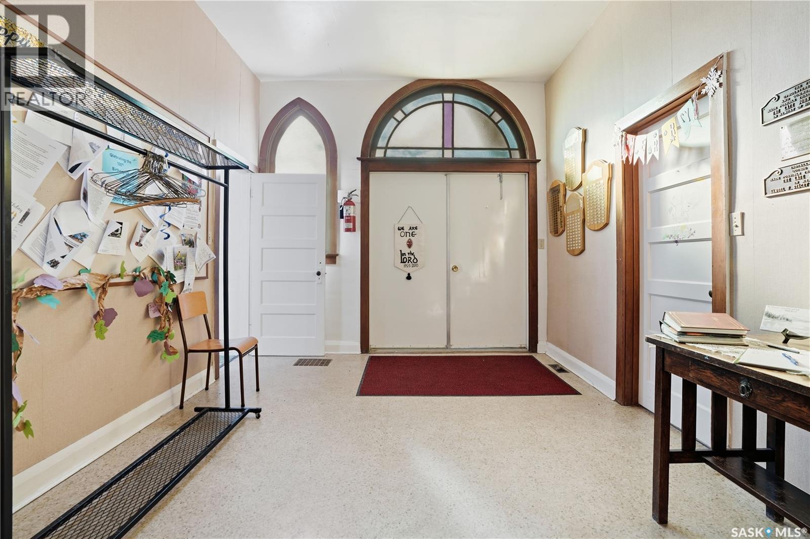 12 3rd Avenue E Property Photo 17