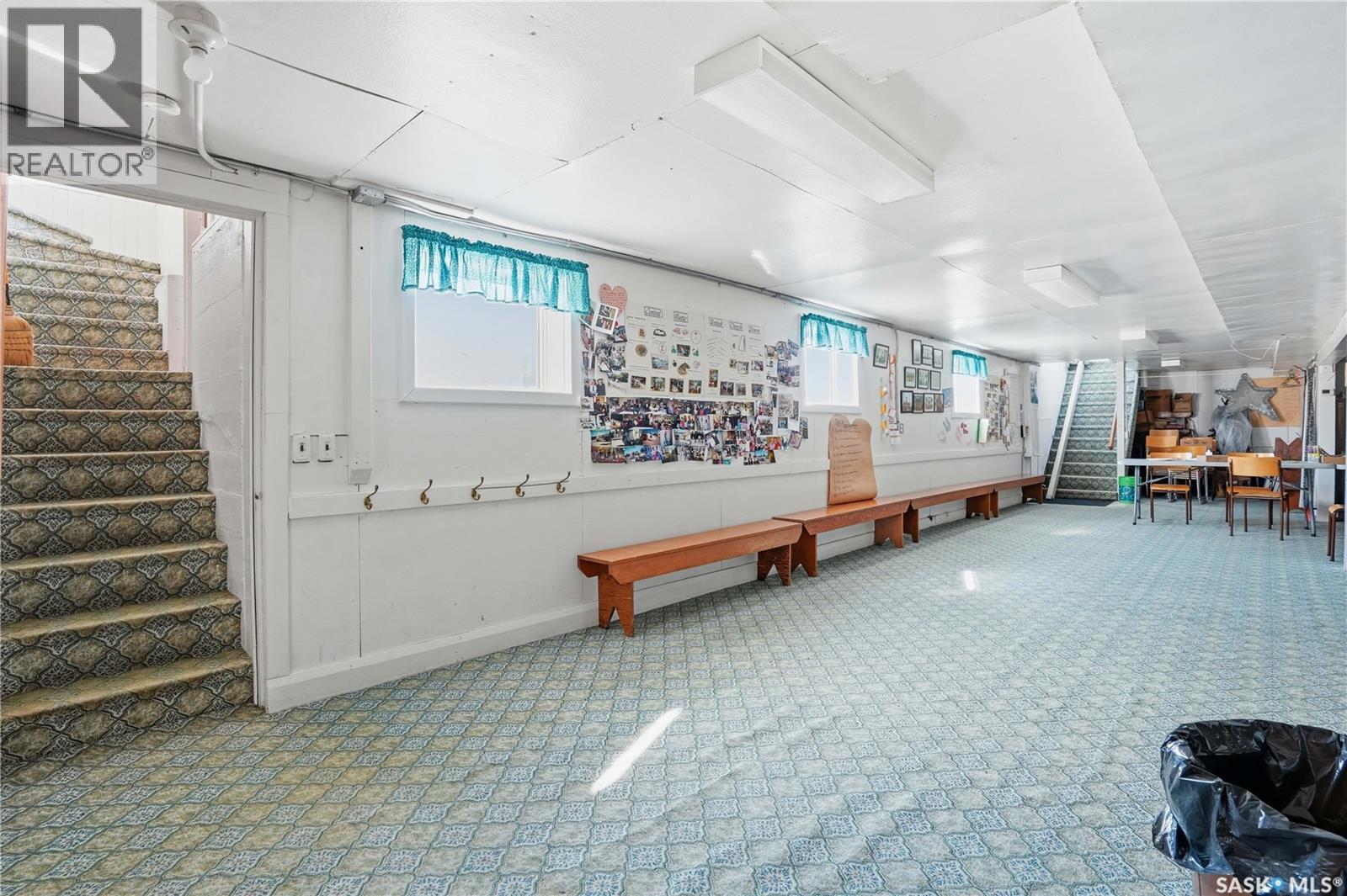 12 3rd Avenue E Property Photo 18