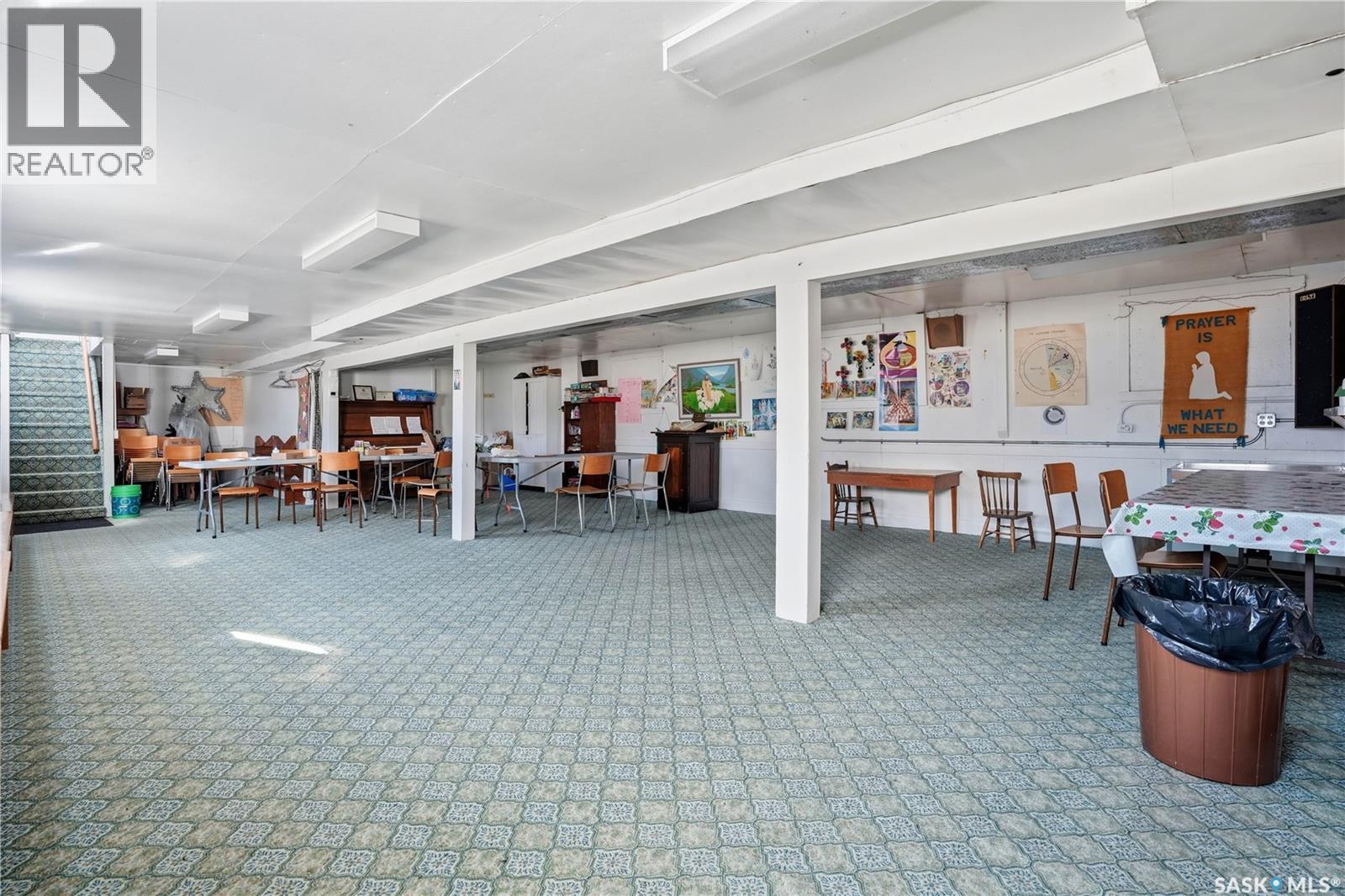 12 3rd Avenue E Property Photo 20