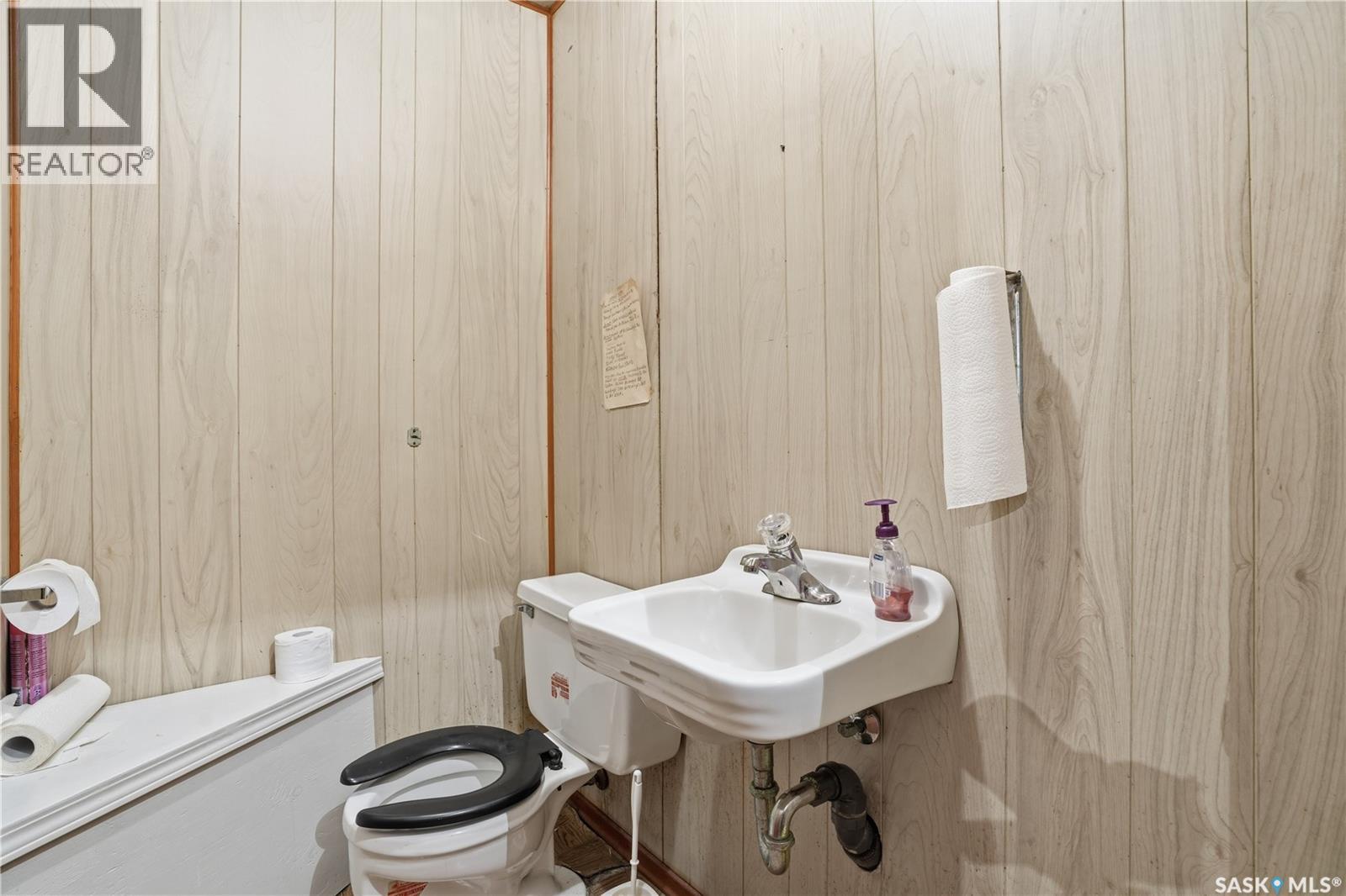 12 3rd Avenue E Property Photo 26