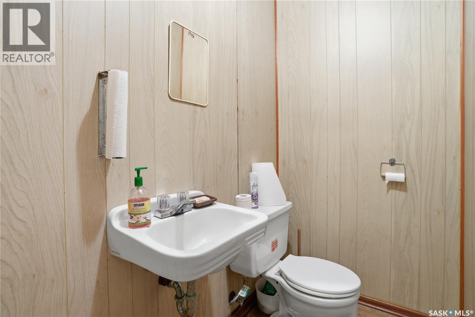 12 3rd Avenue E Property Photo 27