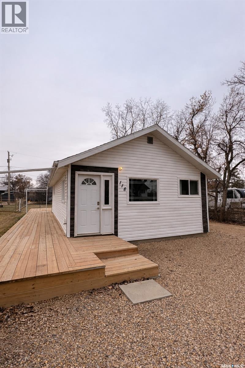 118 2nd STREET E Property Photo 1
