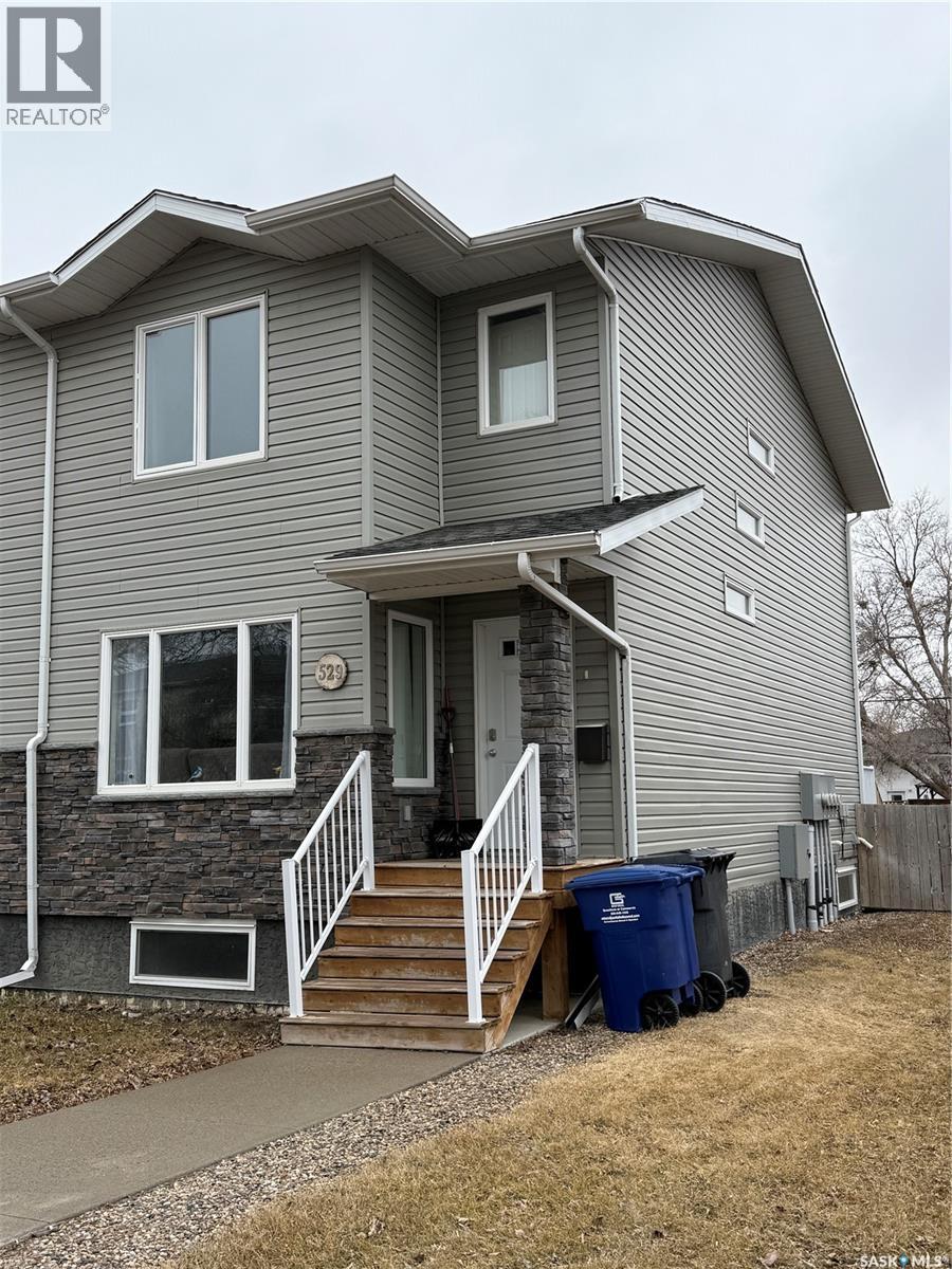 529 Alexandra STREET Property Photo 1