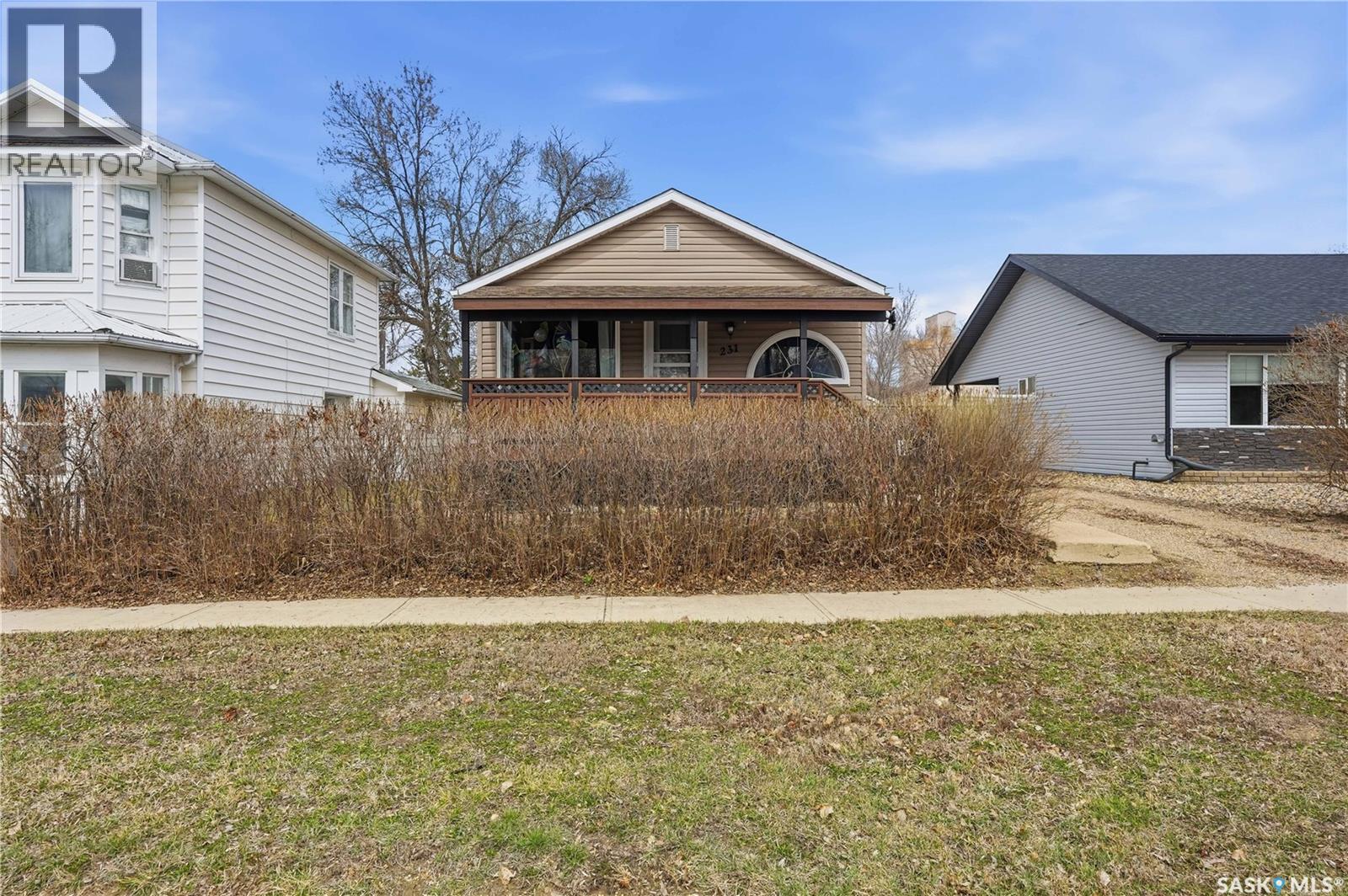 231 5th Avenue W Property Photo 1