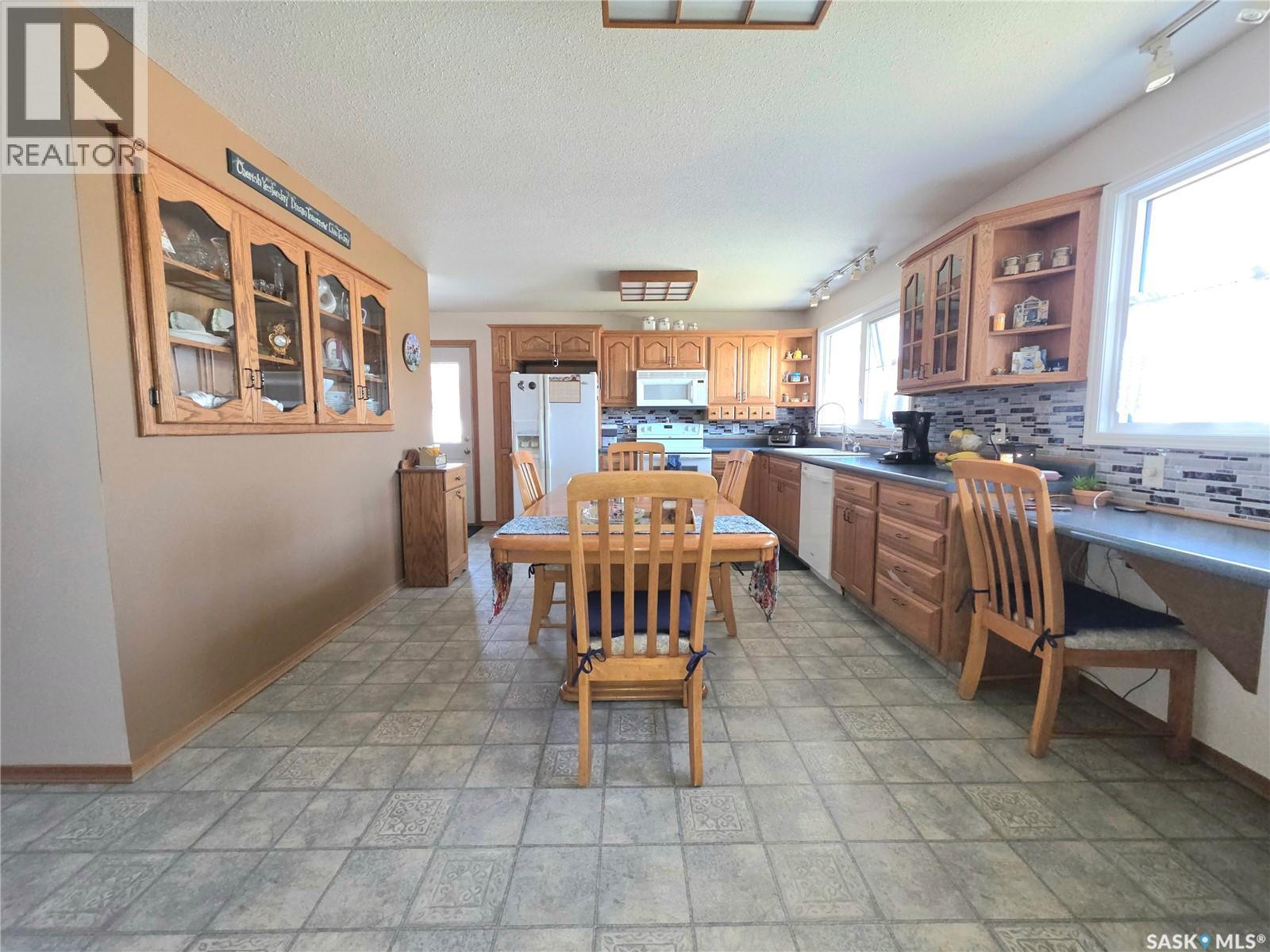 101 Fraser Avenue Property Photo 3