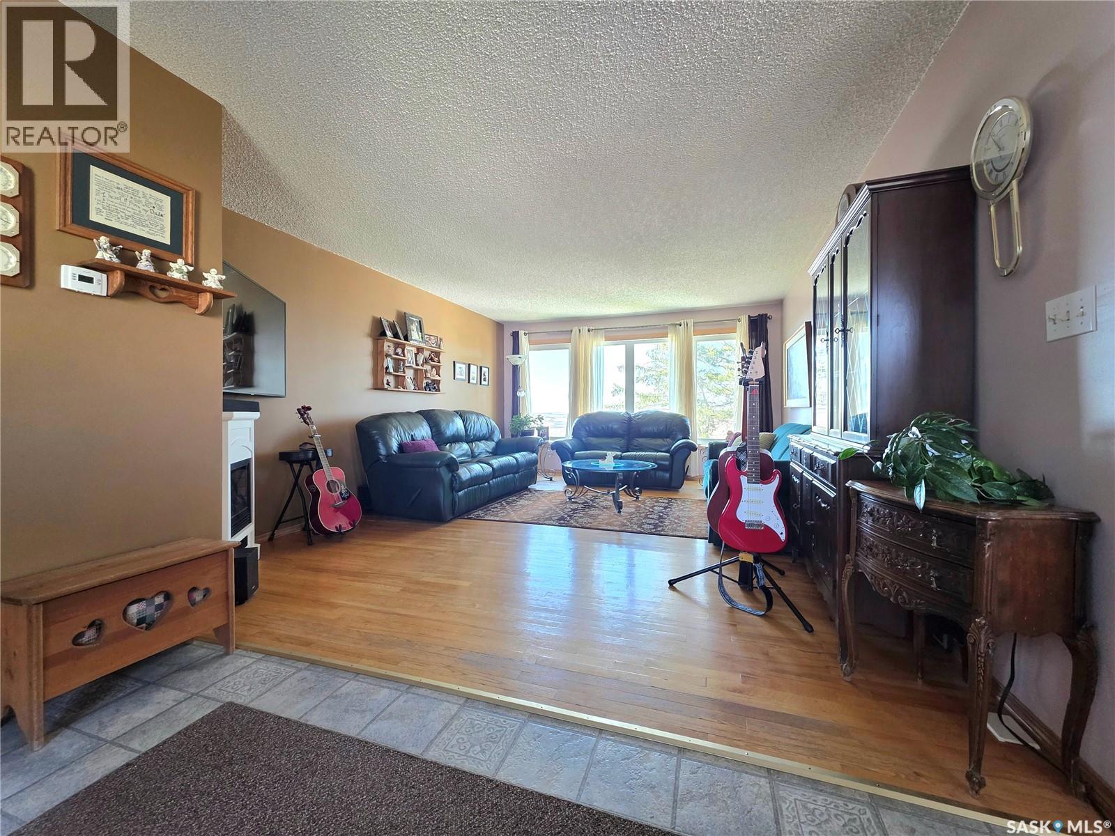101 Fraser Avenue Property Photo 4