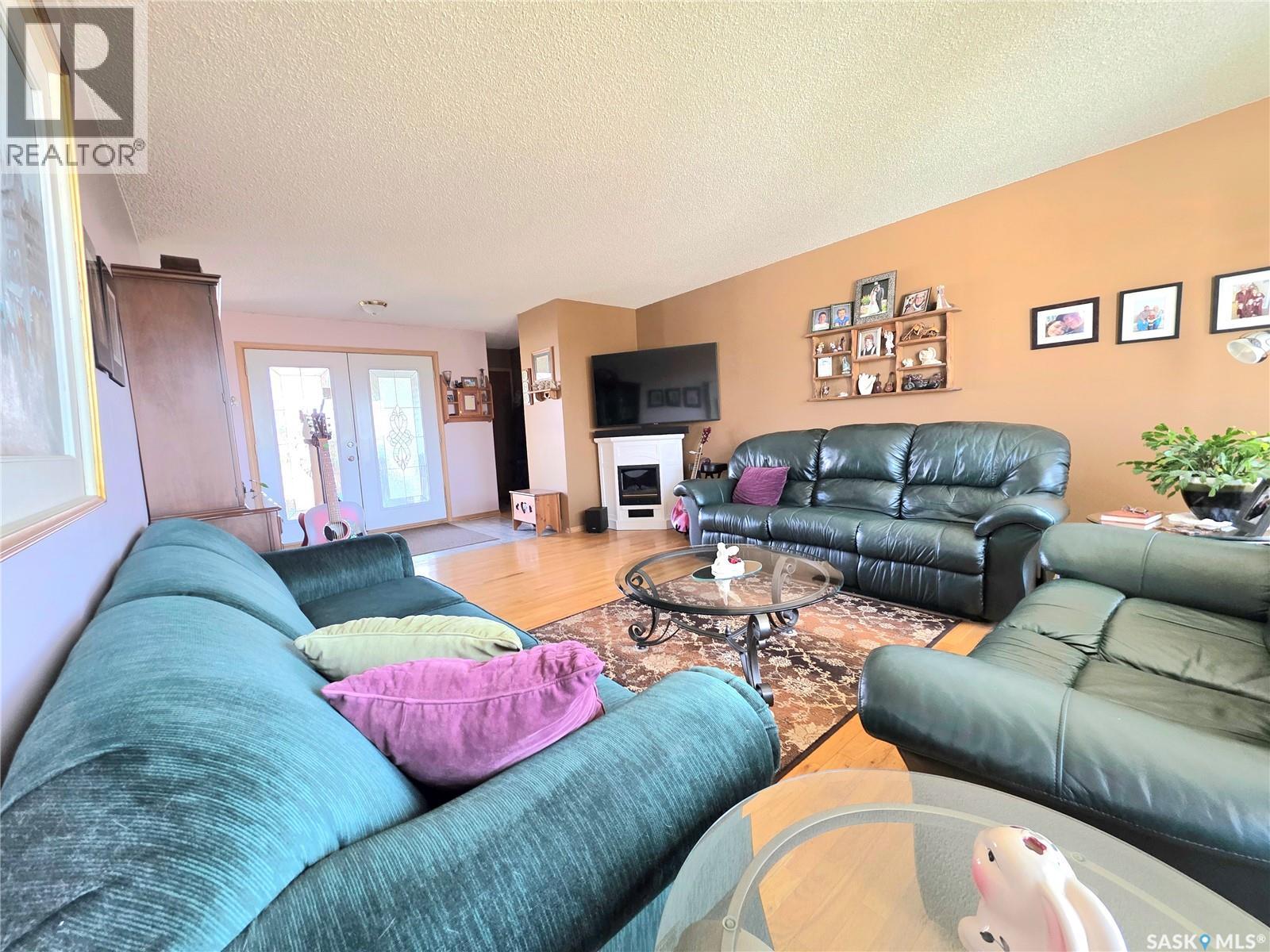 101 Fraser Avenue Property Photo 5