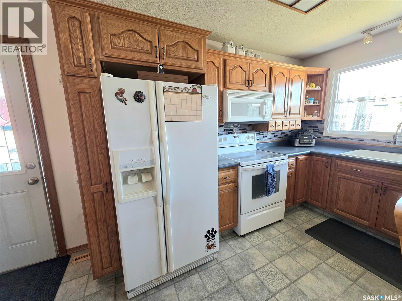 101 Fraser Avenue Property Photo 6