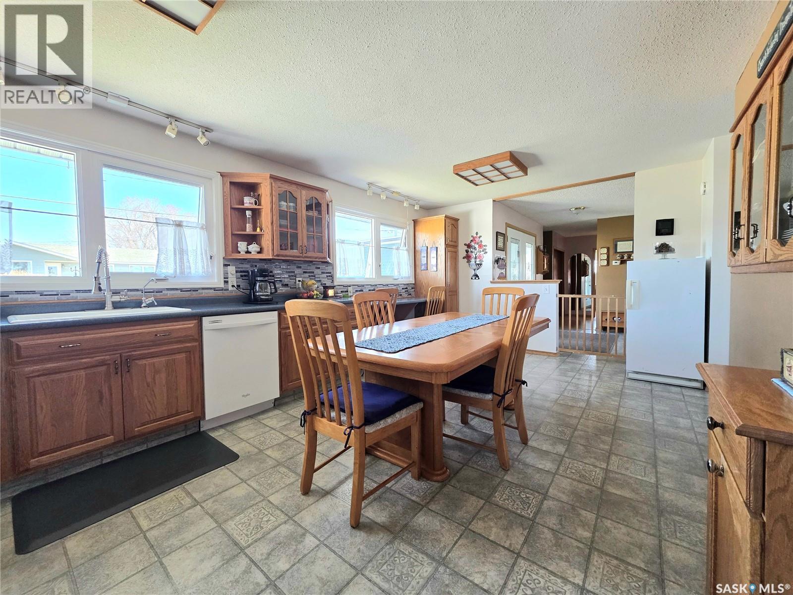 101 Fraser Avenue Property Photo 7