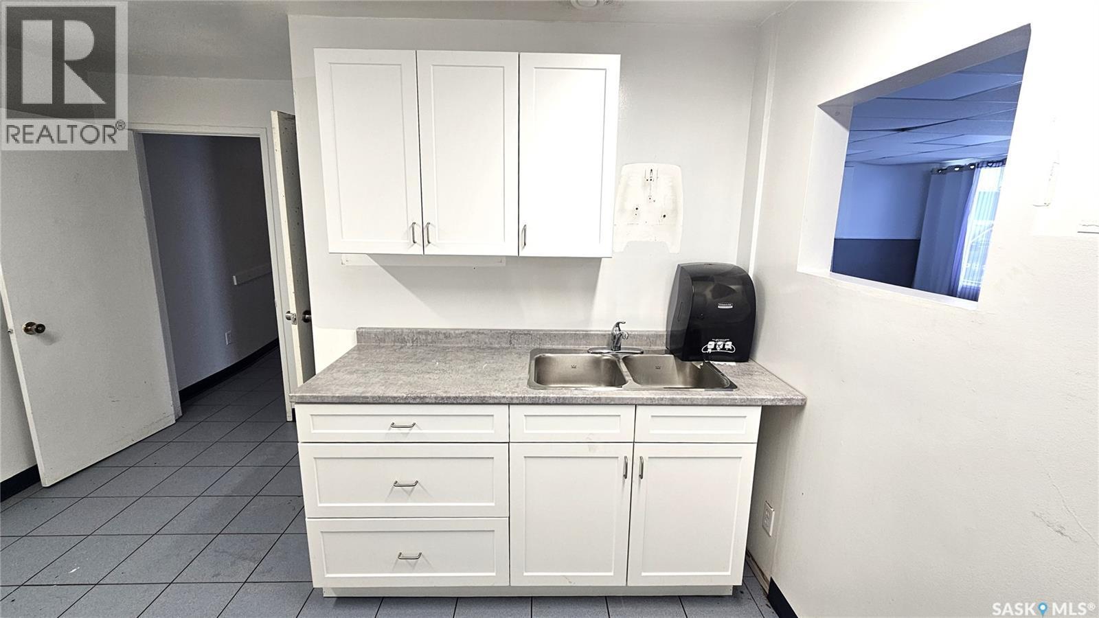 50 Manitoba Street E Property Photo 22