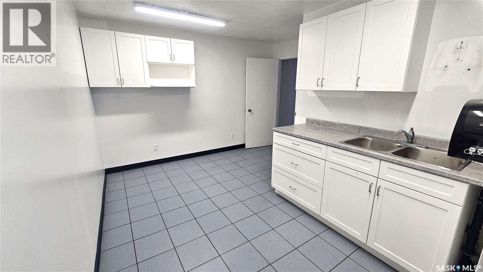 50 Manitoba Street E Property Photo 23