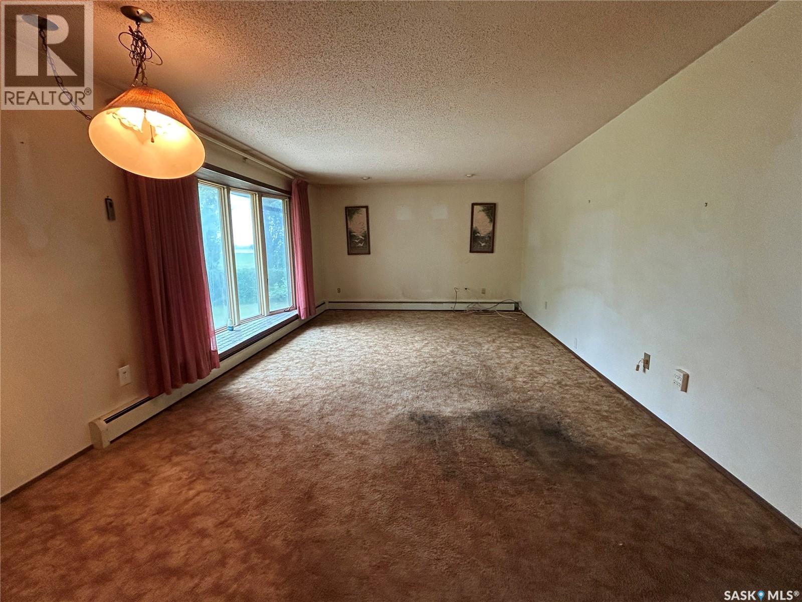 98 Main Street Property Photo 7