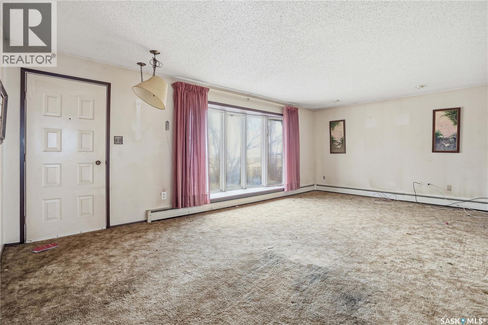 98 Main Street Property Photo 8