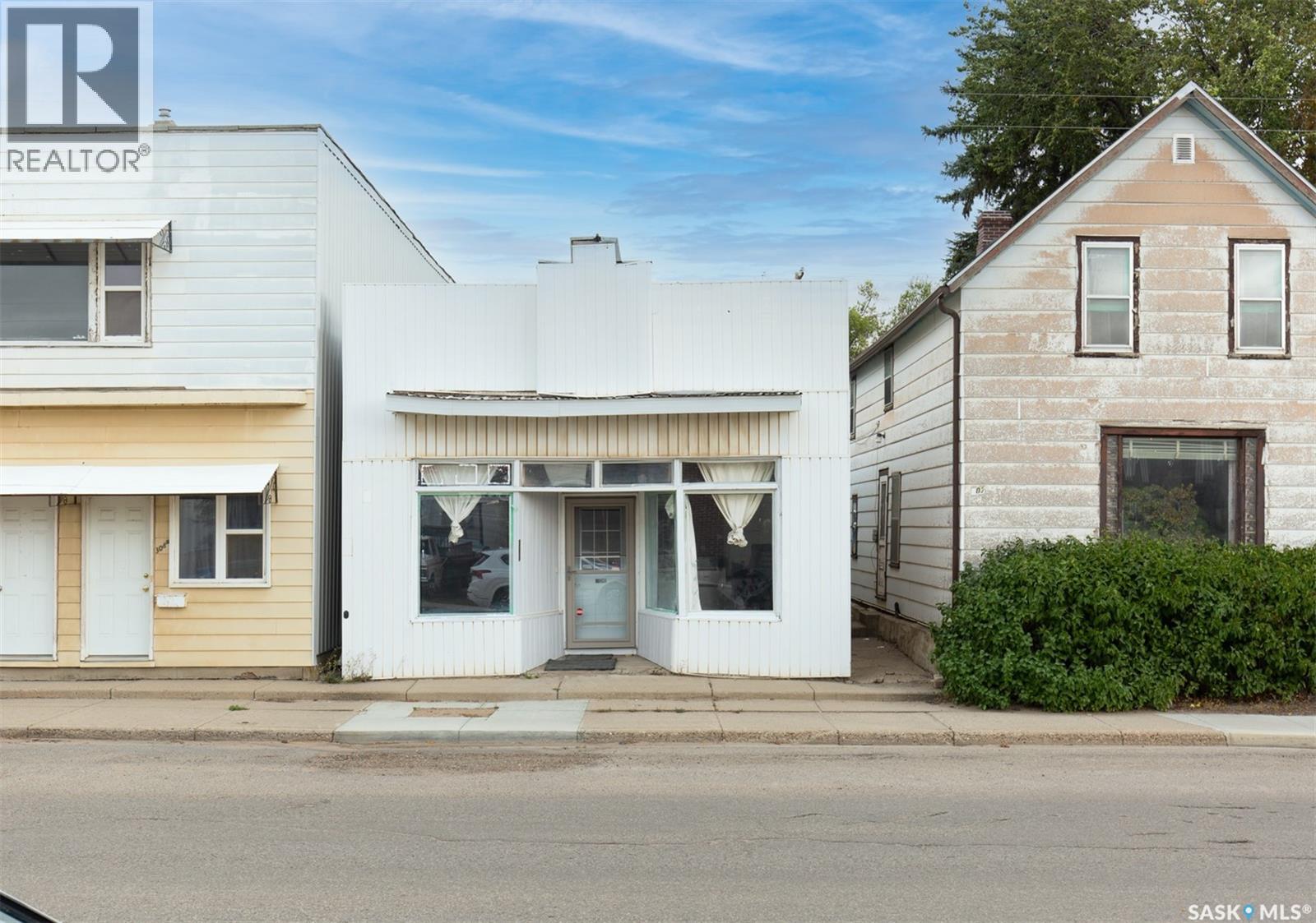 306 Fairford Street W Property Photo 1
