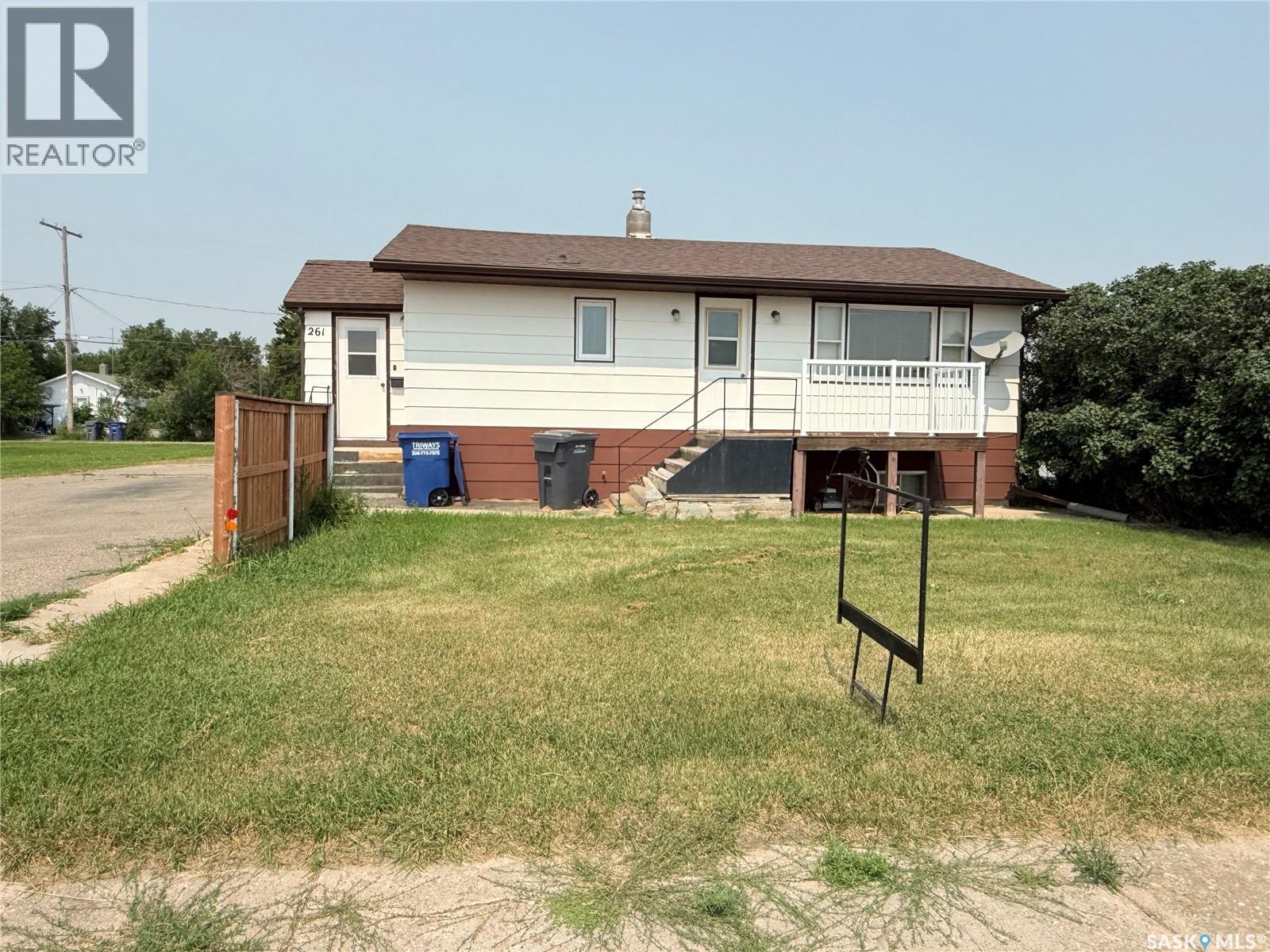 261 2nd Avenue W Property Photo 1