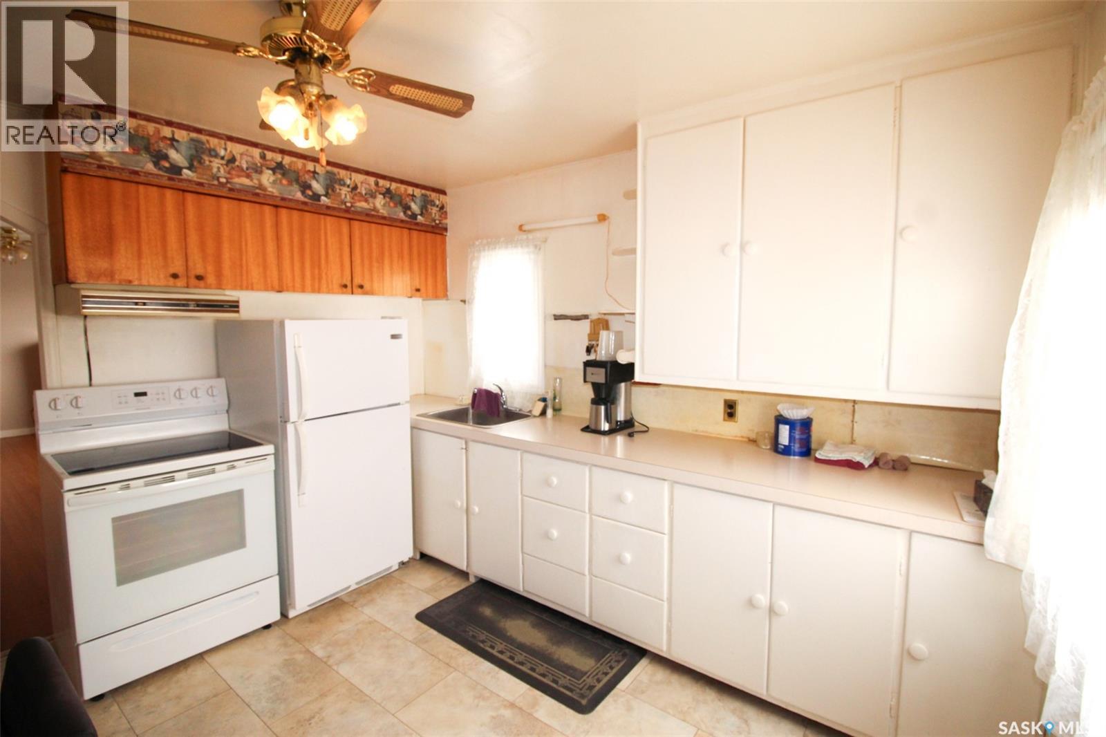 261 2nd Avenue W Property Photo 2