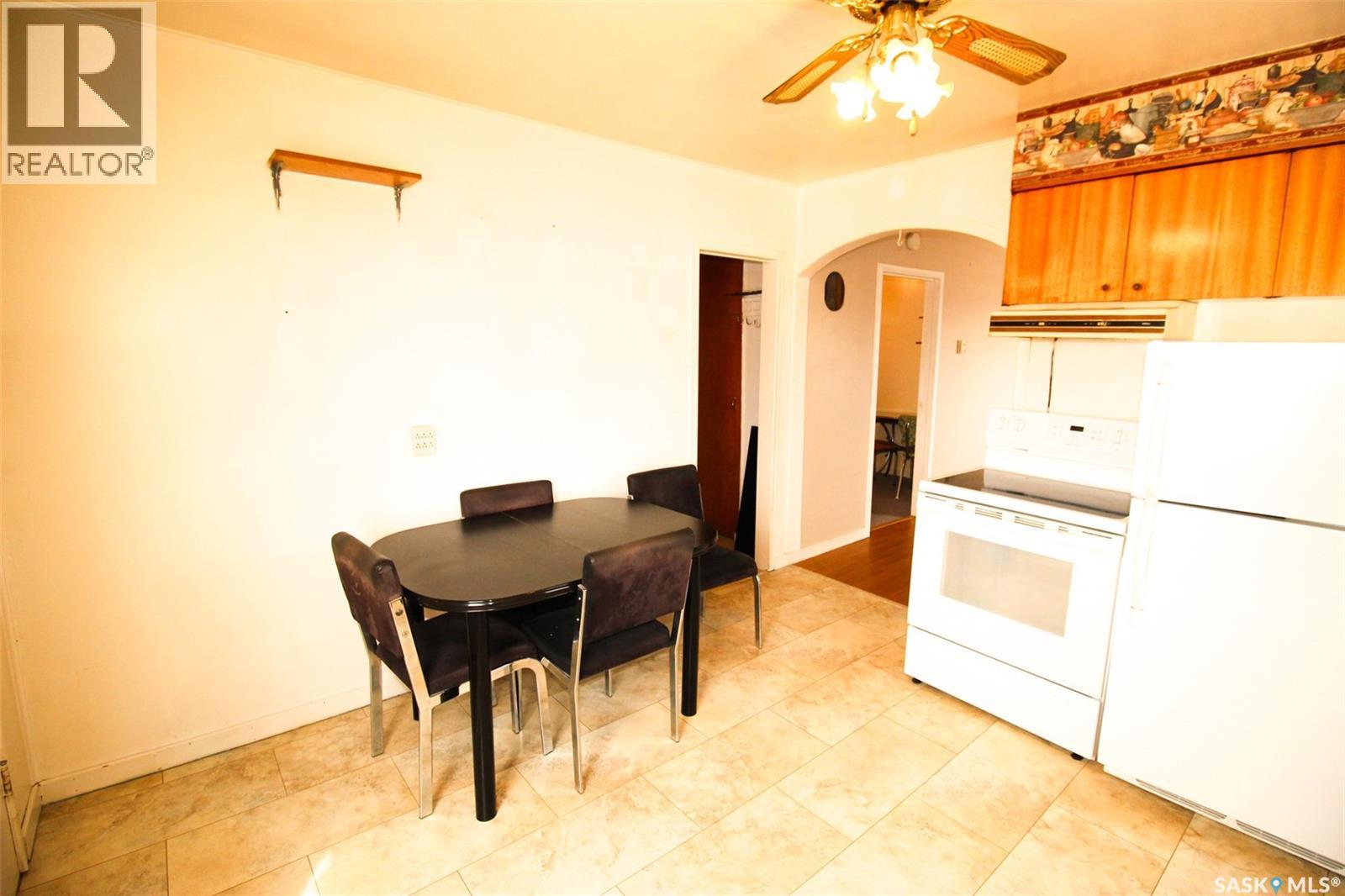 261 2nd Avenue W Property Photo 4