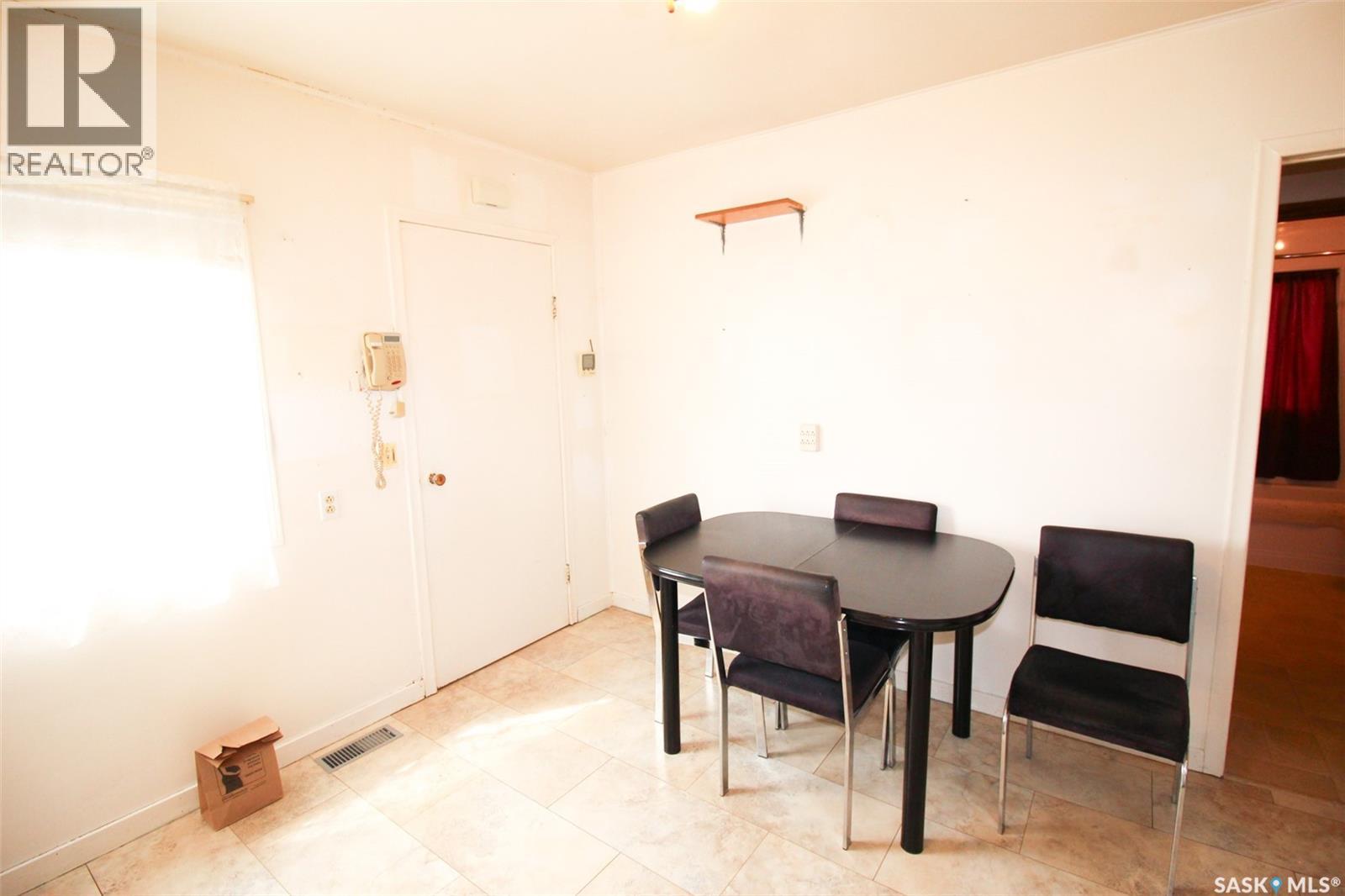 261 2nd Avenue W Property Photo 5